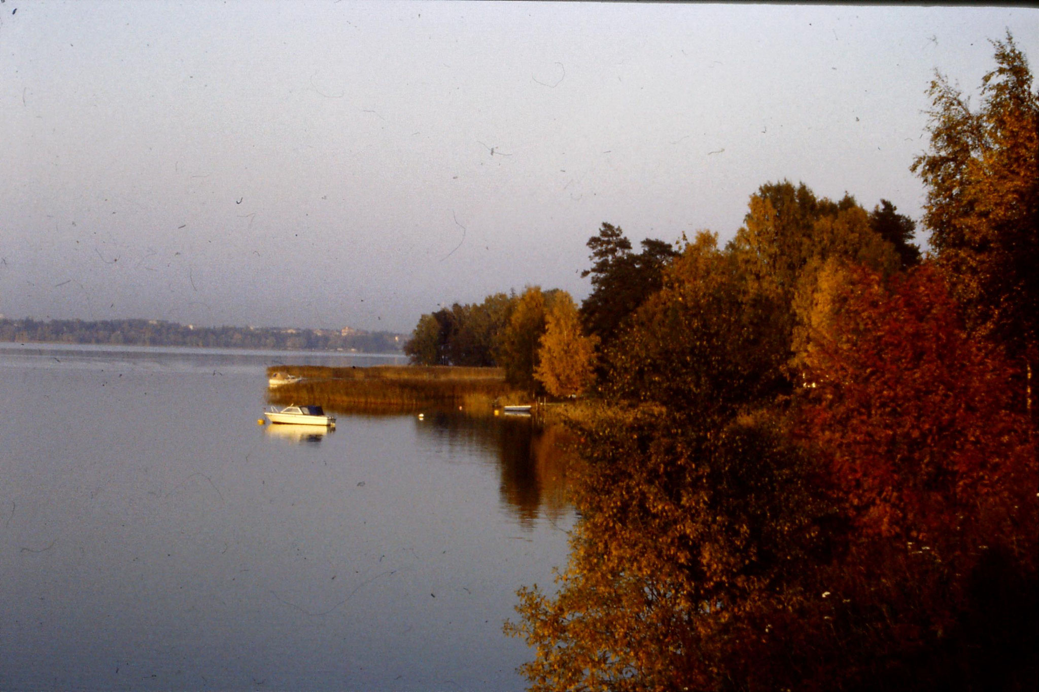 4/10/1988: 0: across lake towards Lutheran Cathedral