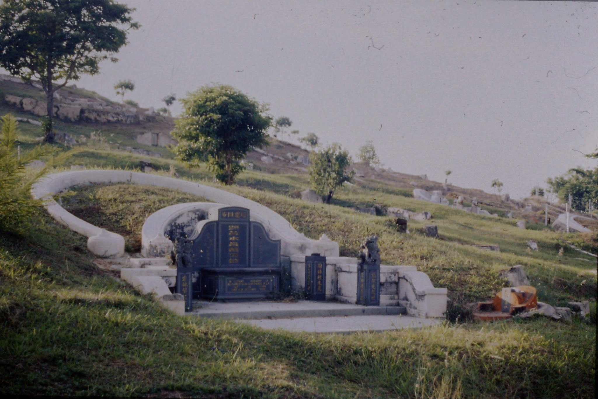 9/7/1990: 5: Melaka chinese cemetery