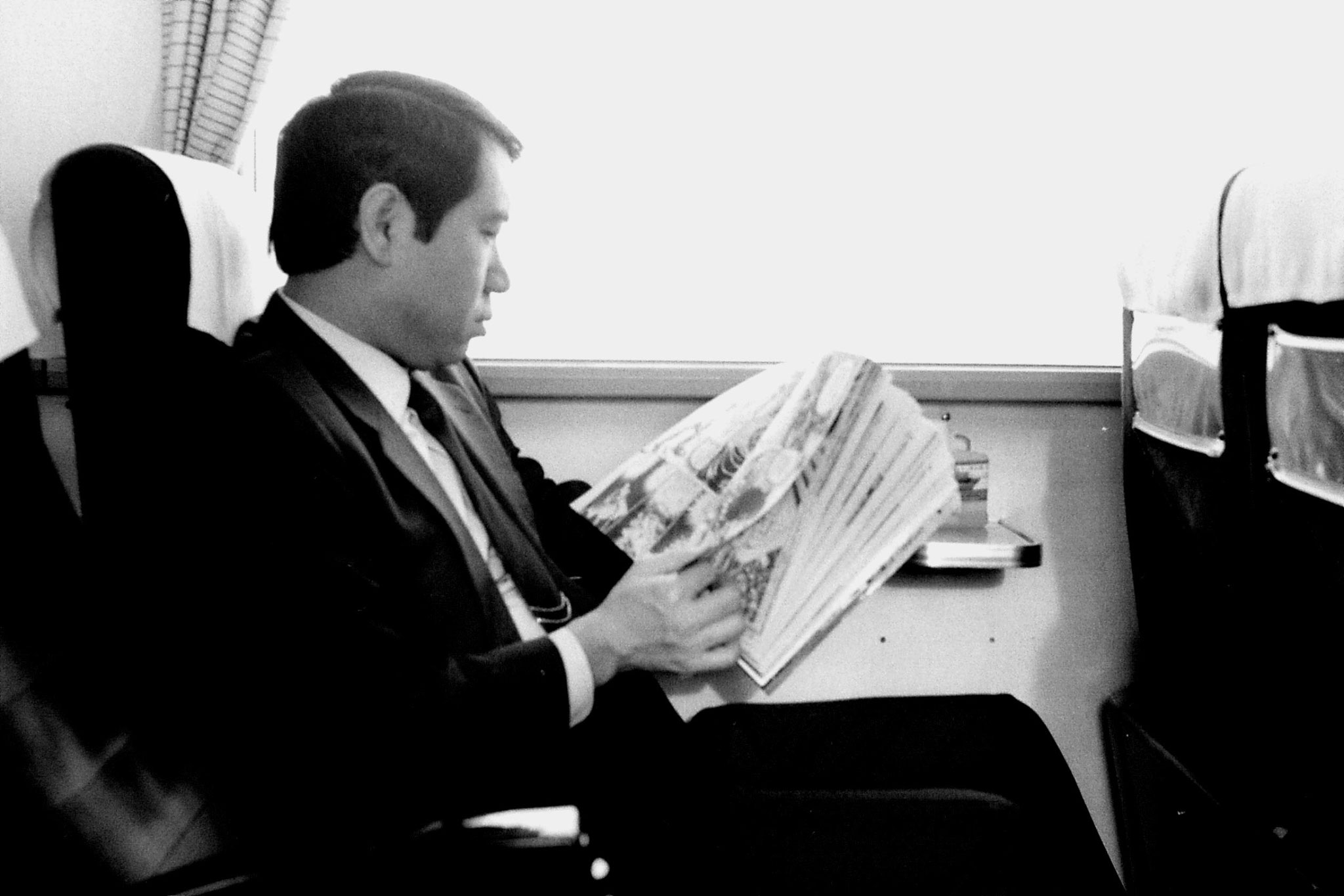 12/1/1989: 6: train to Kamakawa, man reading comic