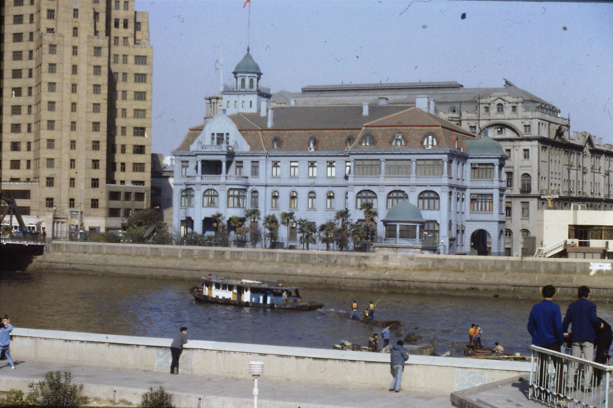 14/12/1988: 7: Shanghai Russian Consulate