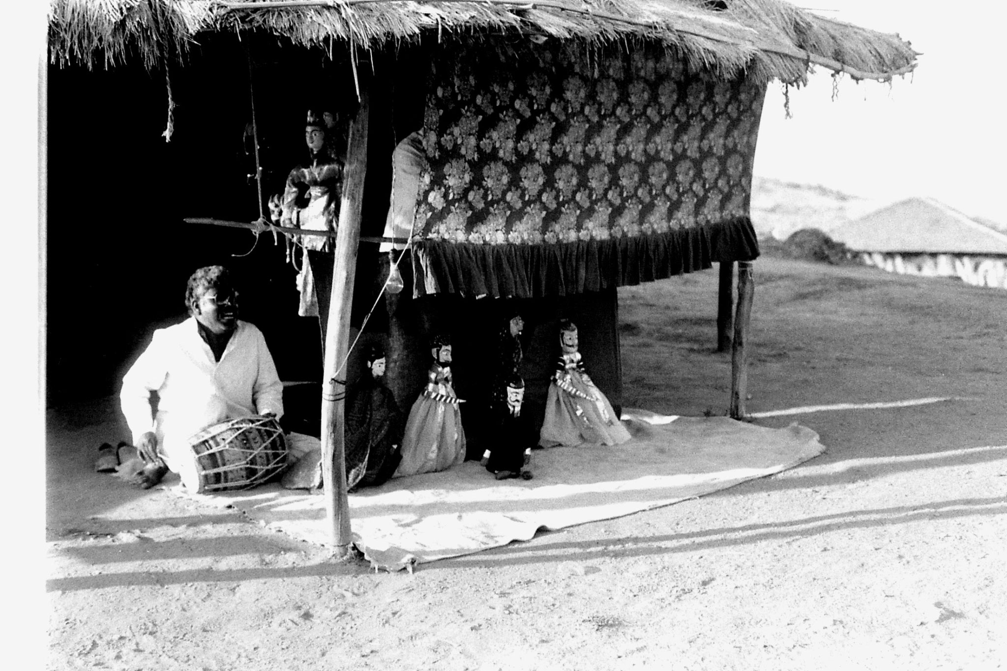 8/12/1989: 17: Udaipur, Shilp Gram Craft Centre puppet show