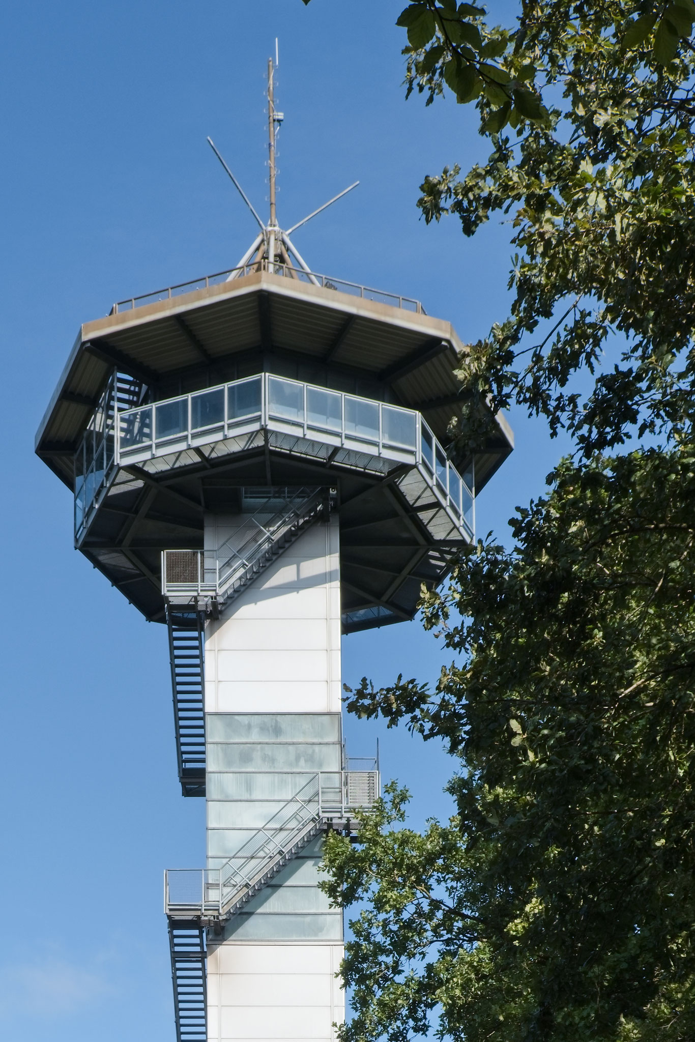 Baudouin-Turm, Dreiländereck, B-NL-D. Turm steht im belgischen Teil