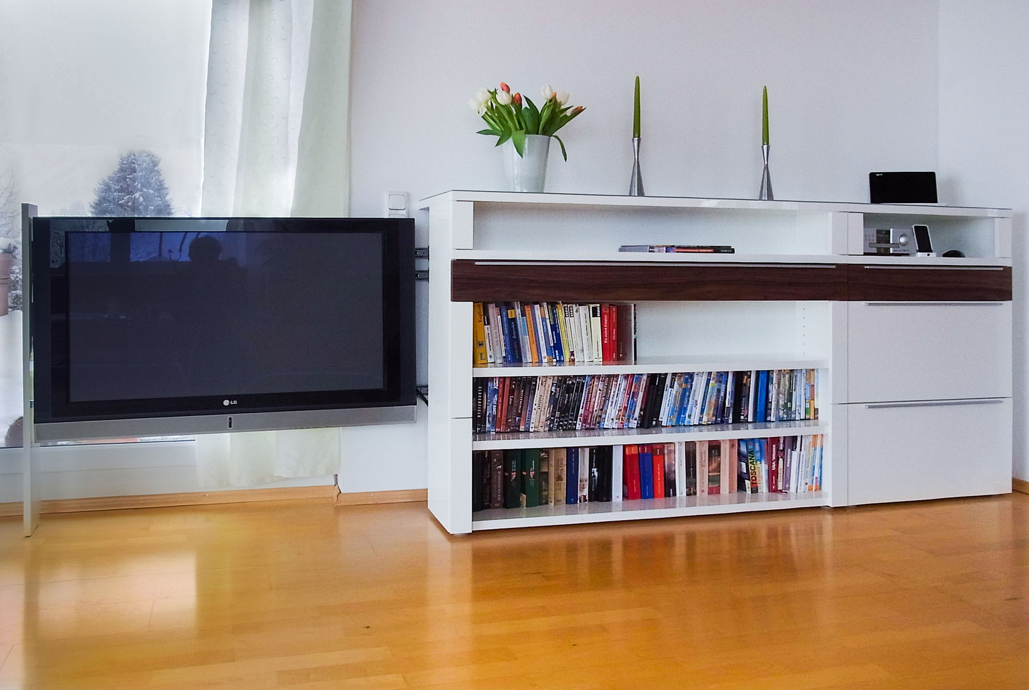 DER TV KANN SICH AUCH VERSTECKEN.....