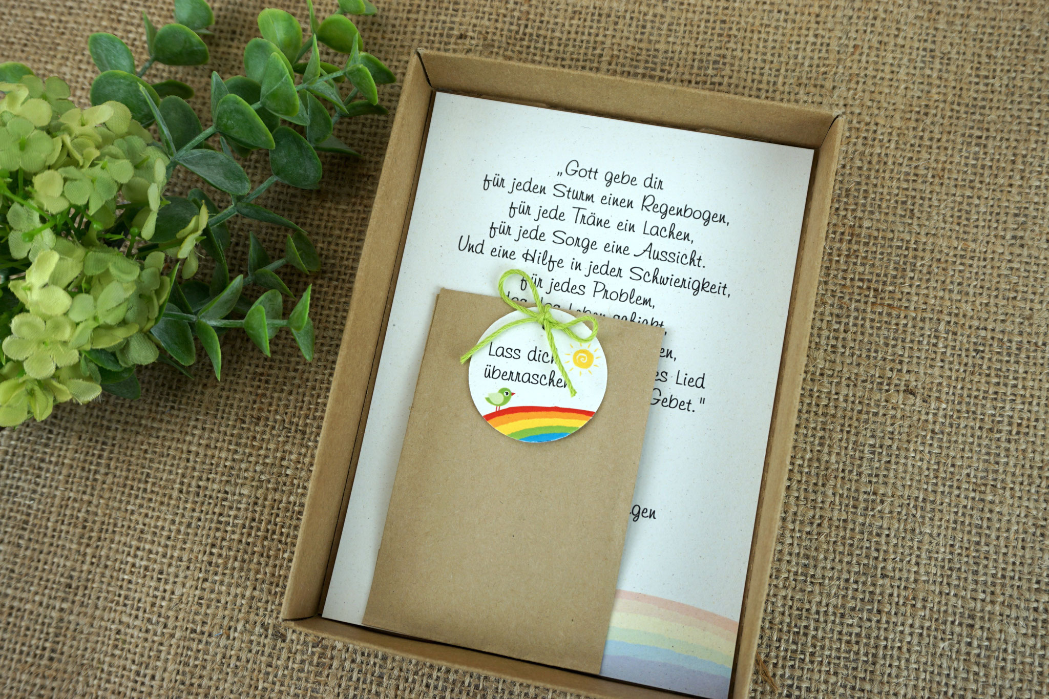 Geschenkbox - Design Regenbogen mit Vögelchen, Innenansicht