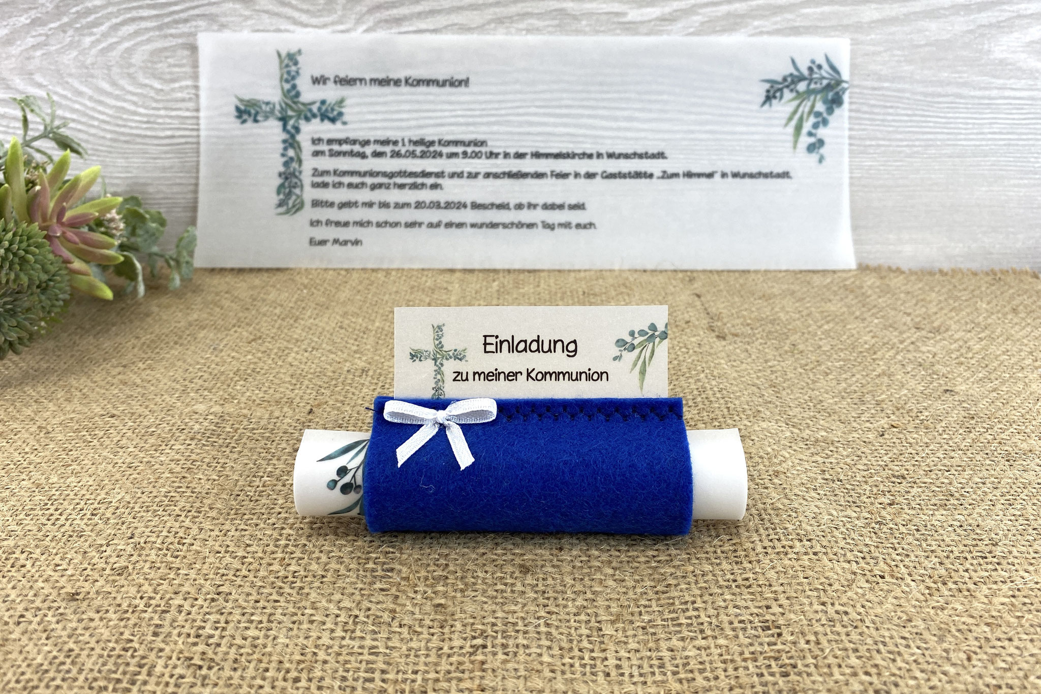Design Eukalyptus-Kreuz - Filz Royalblau - mit Schleife