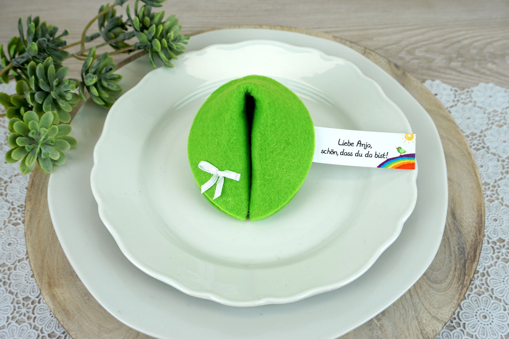 Filzkeks groß Apfelgrün, Fähnchen Design Regenbogen/Vögelchen