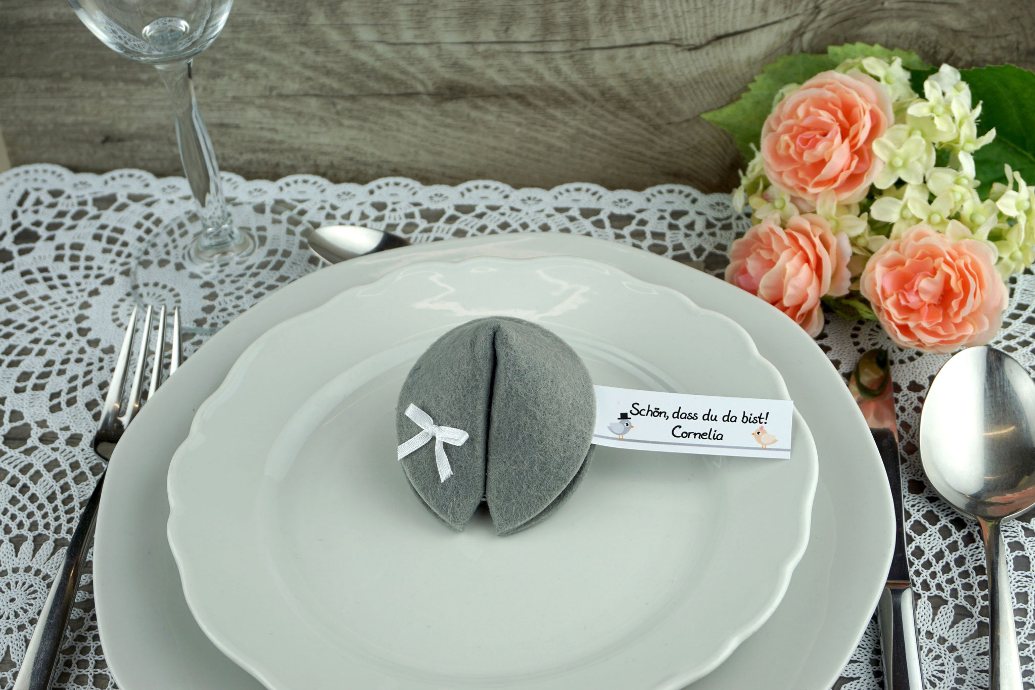 Filzkeks klein - Farbe Grau - Fähnchen Hochzeitsvögel