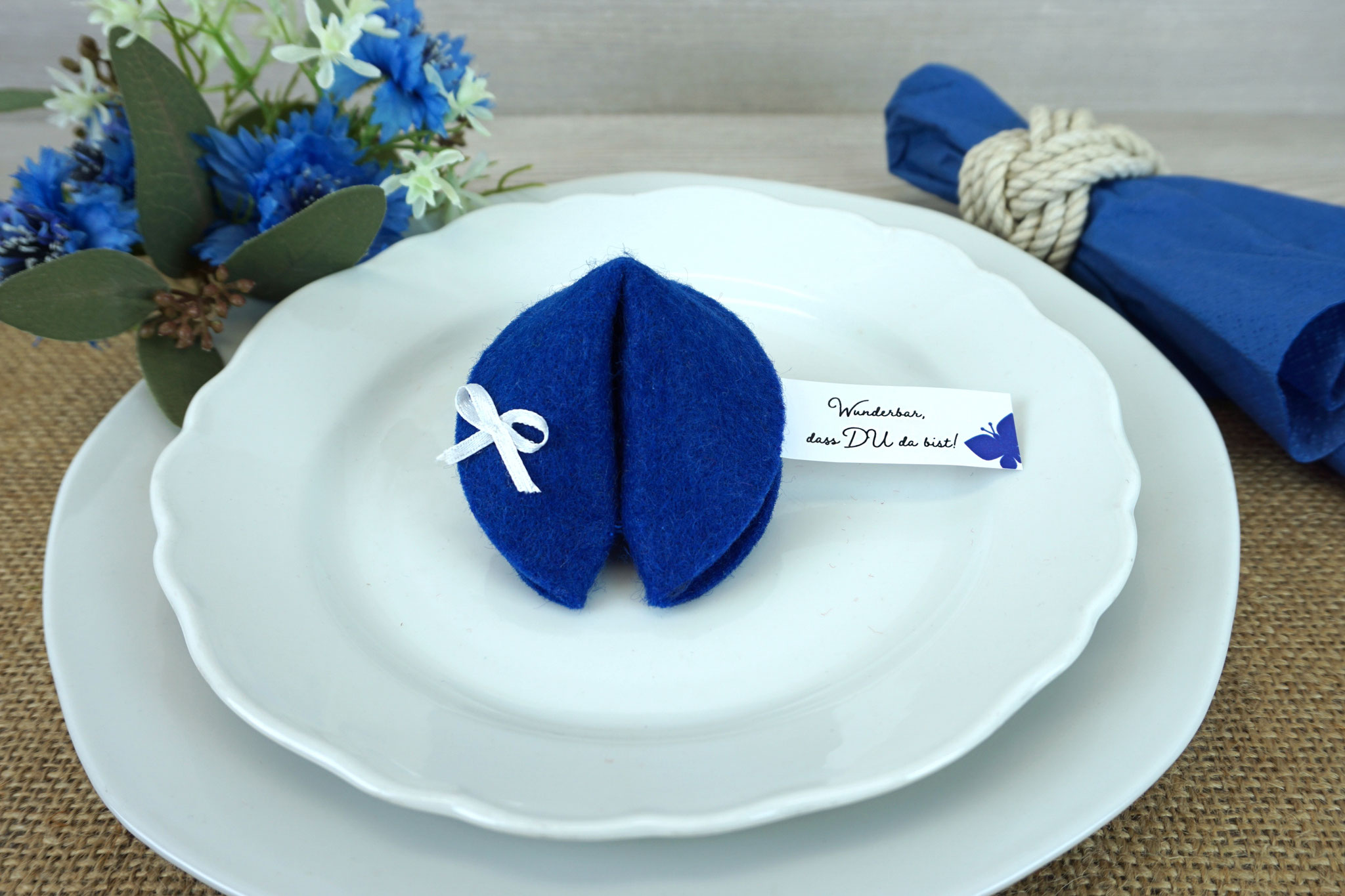 Filzkeks klein Royalblau, Fähnchen Design "Schmetterling groß"