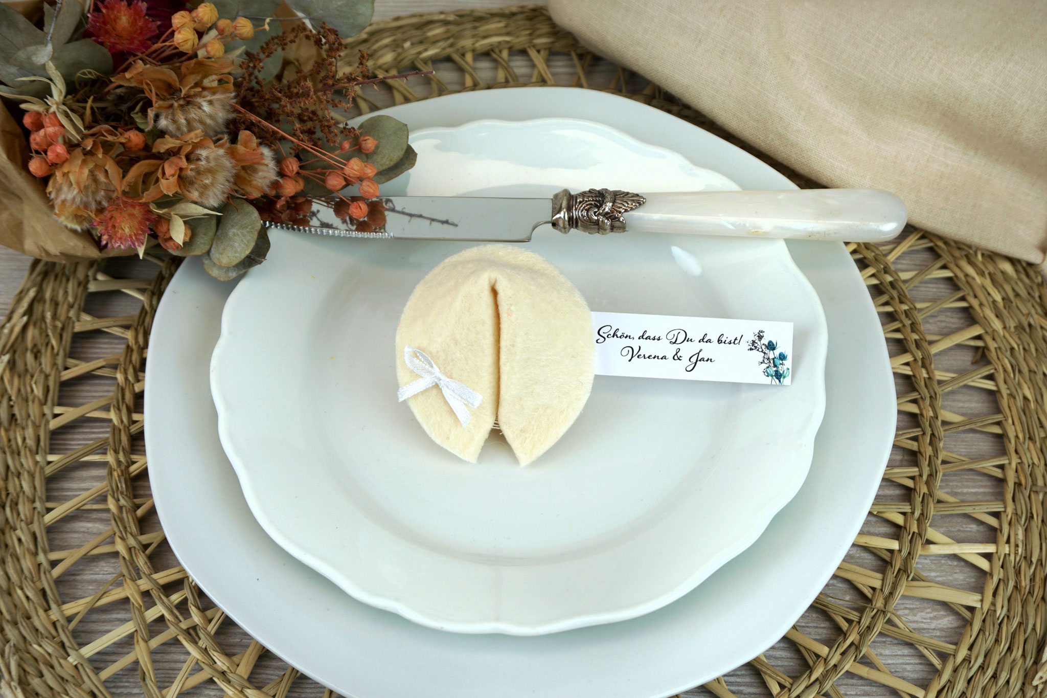 Filzkeks klein - Farbe Beige - Fähnchen Design Boho