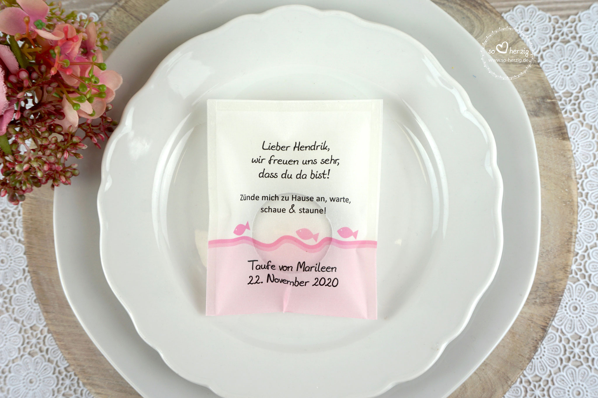 Lichtbotschaft "Verpackung als Platzkarte", Design "Fische" Rosa, Schrift Julius B Thyssen