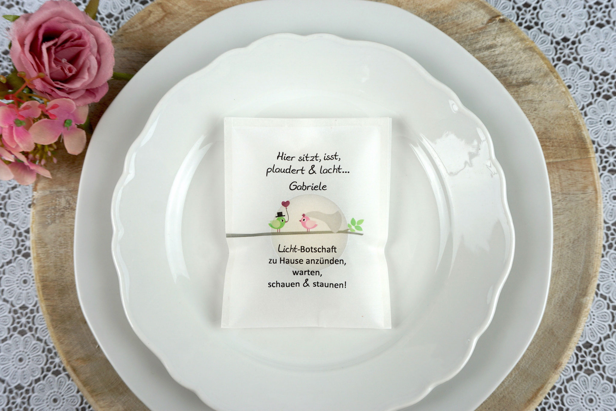 Licht-Botschaft Design "Hochzeitsvögel auf Ast", Farbe Grün/Rosa, "Verpackung als Platzkarte"
