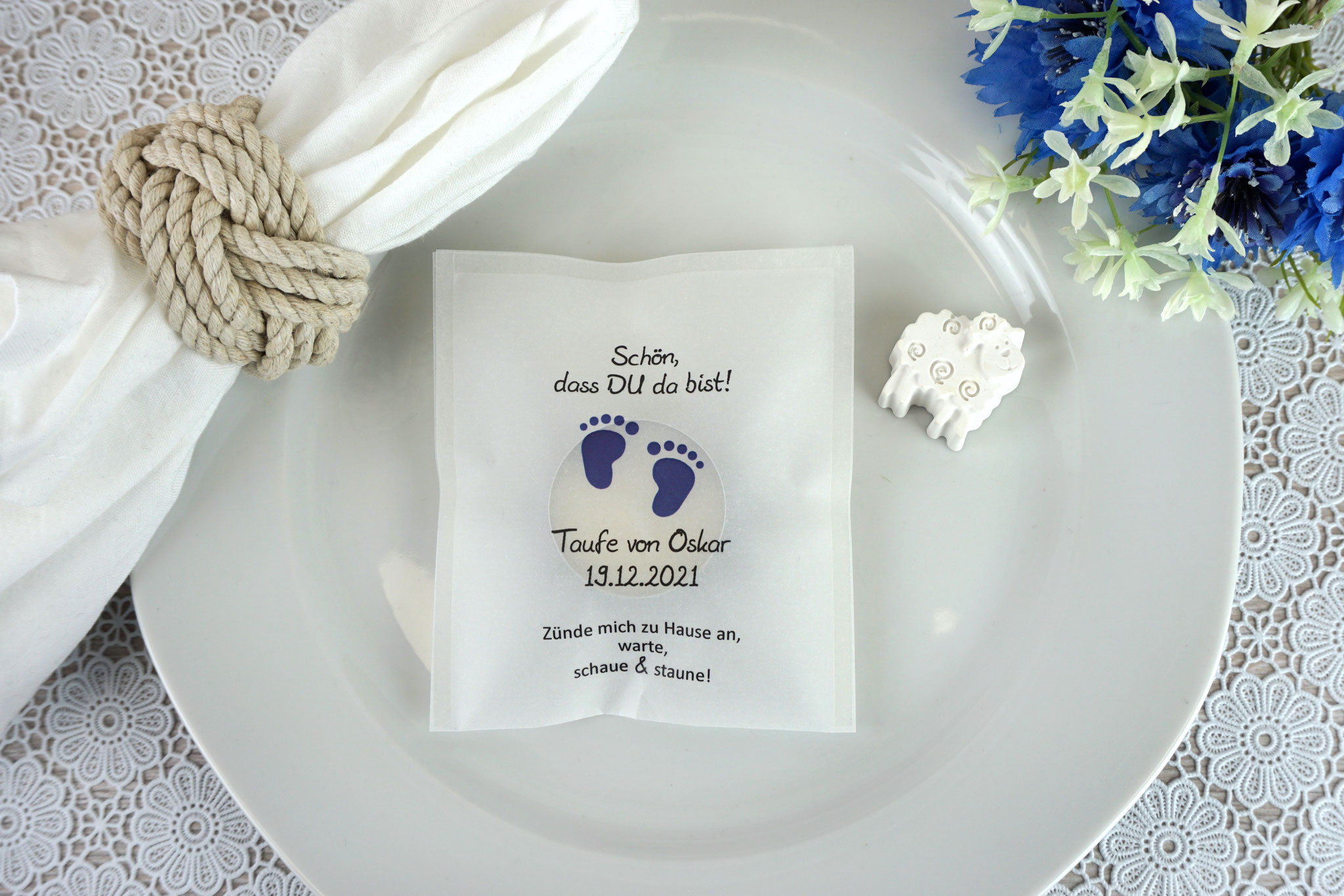 Lichtbotschaft Design "Foot klein", Royalblau, Schrift Julius B Thyssen