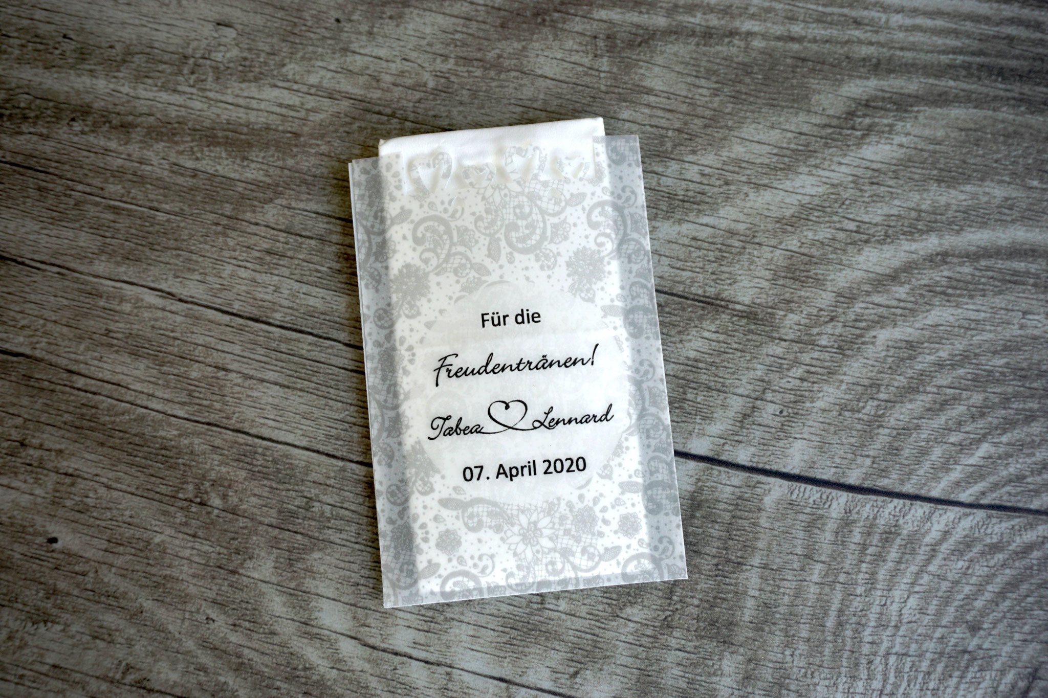 Design Spitze Vintage, Farbe Silberfarben, mit Herzrand