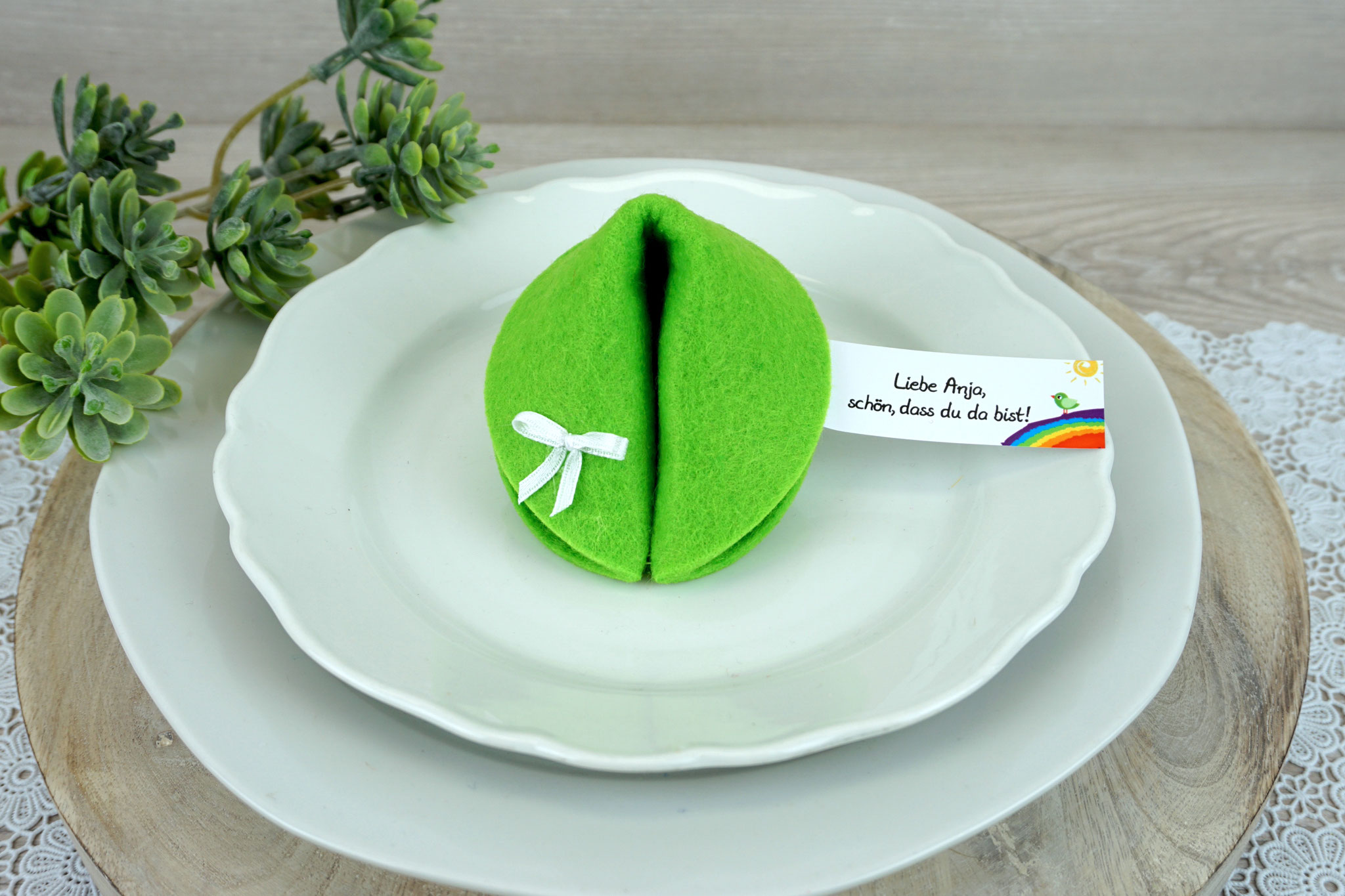 Filzkeks groß Apfelgrün, Fähnchen Design Regenbogen/Vögelchen