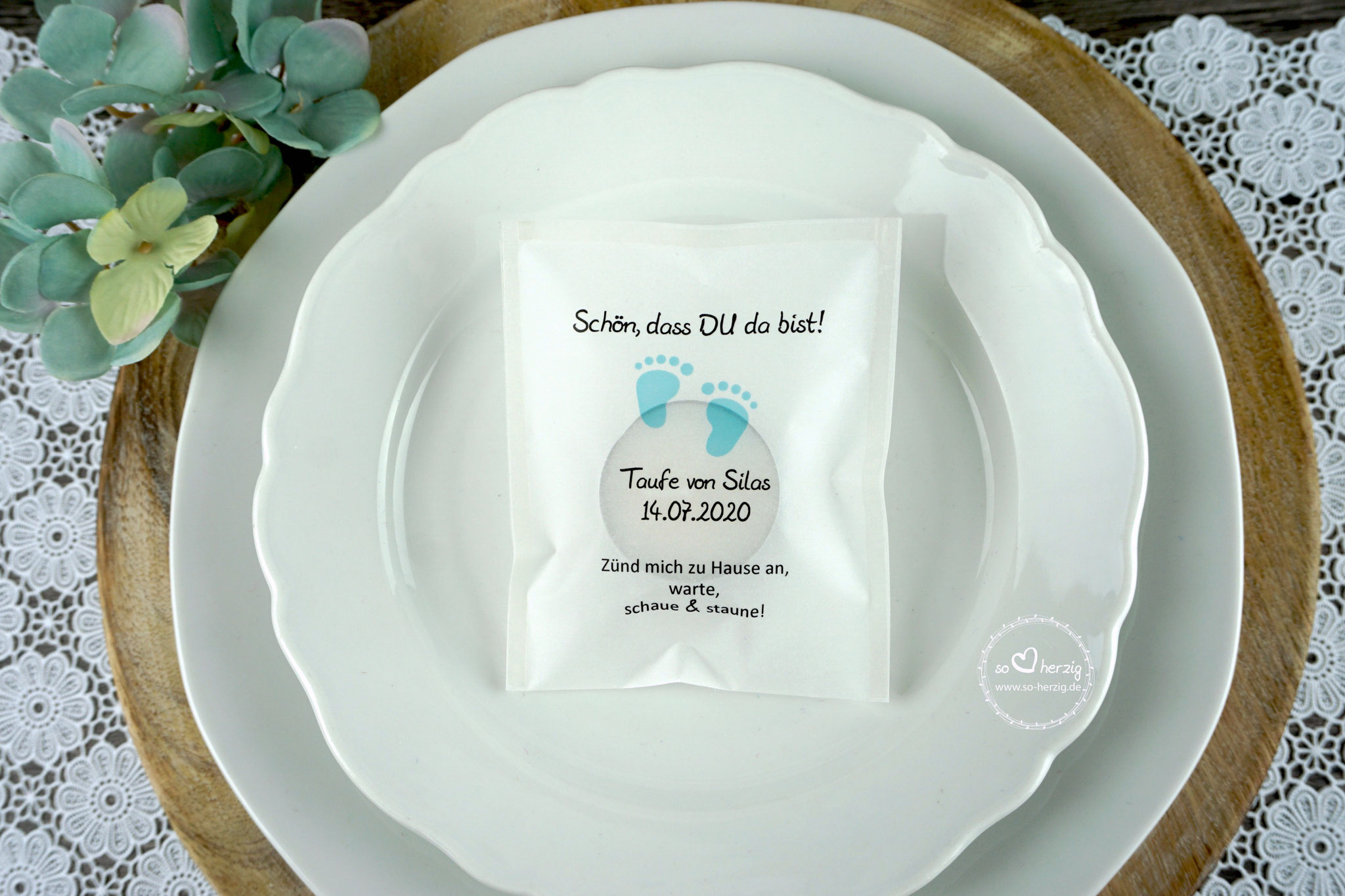 Lichtbotschaft Design "Foot klein", Türkis, Schrift Julius B Thyssen