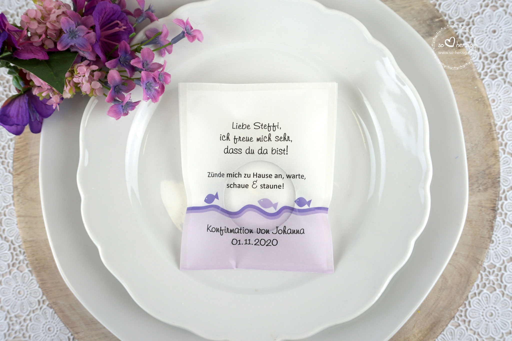 Teelicht-Botschaft "Verpackung als Platzkarte", Design: Fische Flieder - Schrift Ajile