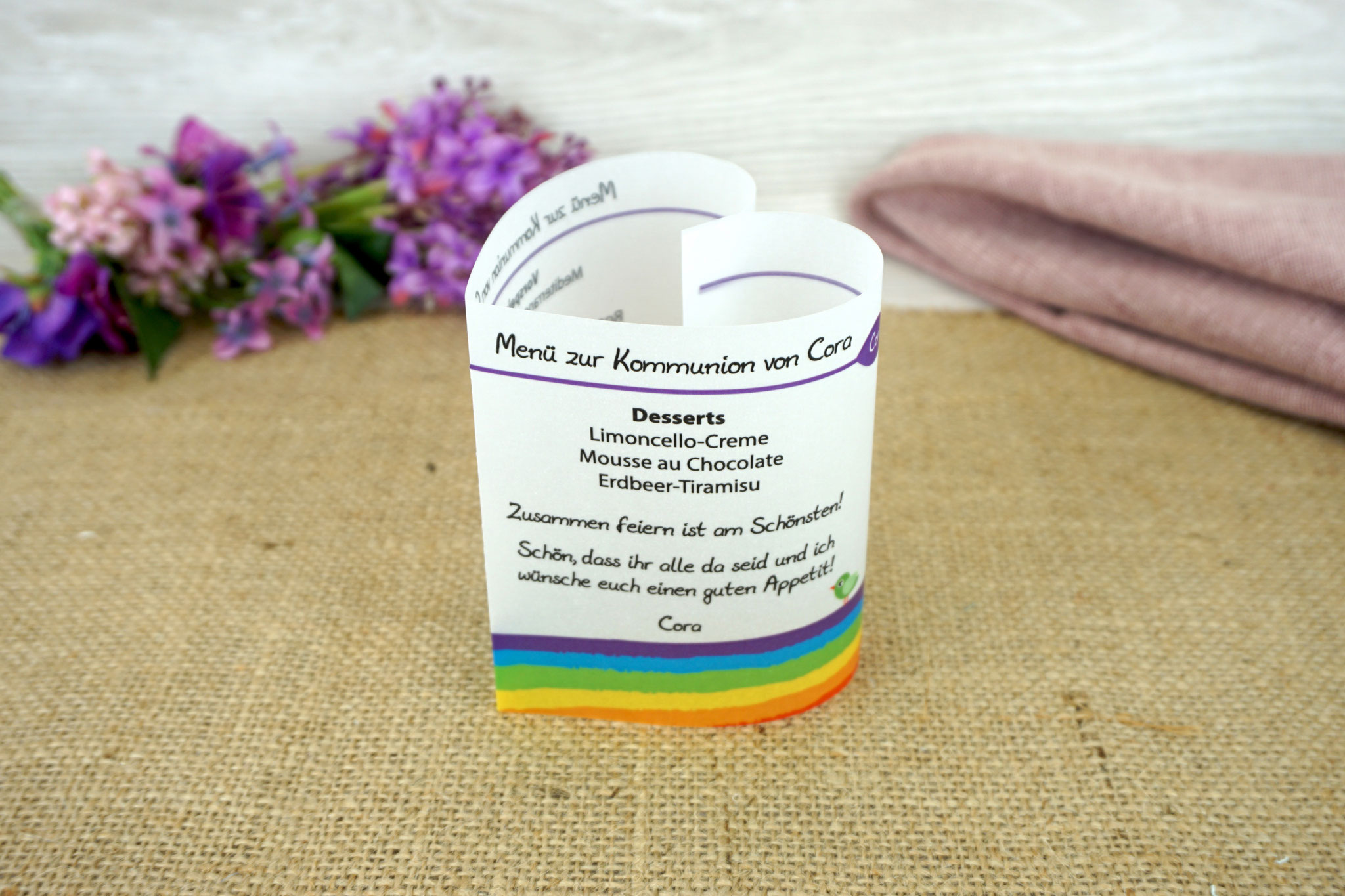 Menükarte Herzform 10,5cm, Design Regenbogen/Vögelchen - Lila