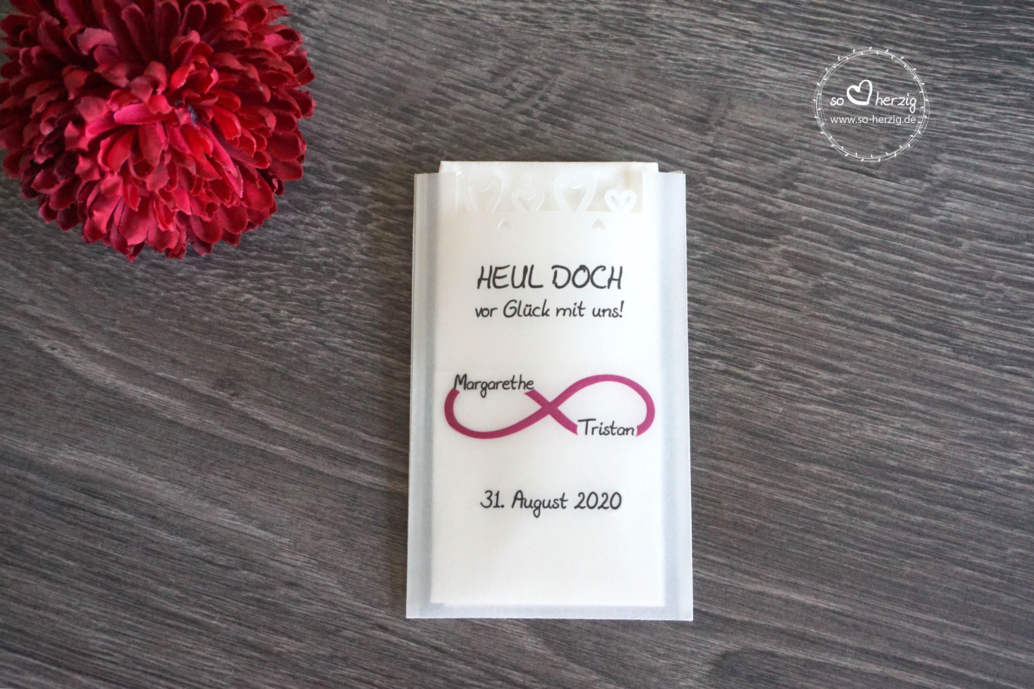 Design Unendlich, Farbe Beere mit Herzrand