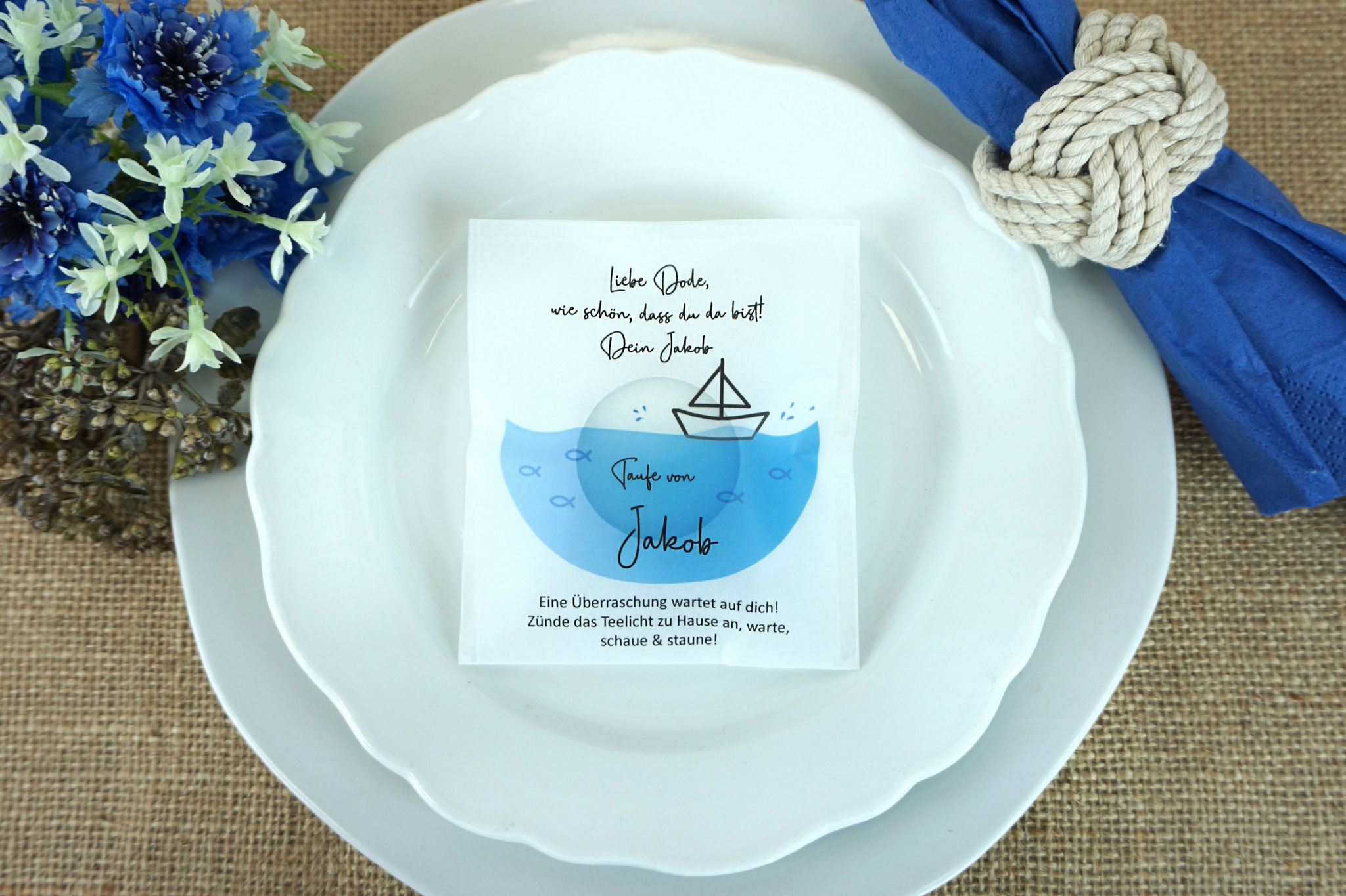 Lichtbotschaft Design "Segelboot Blau", Schrift Stay Wonderful - als Platzkarte