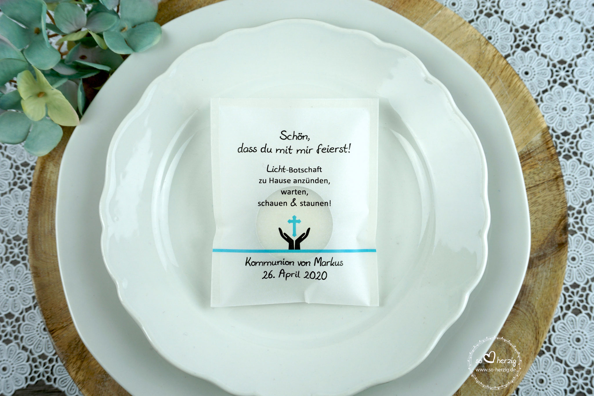 Lichtbotschaft Design: Hand/Kreuz Aqua