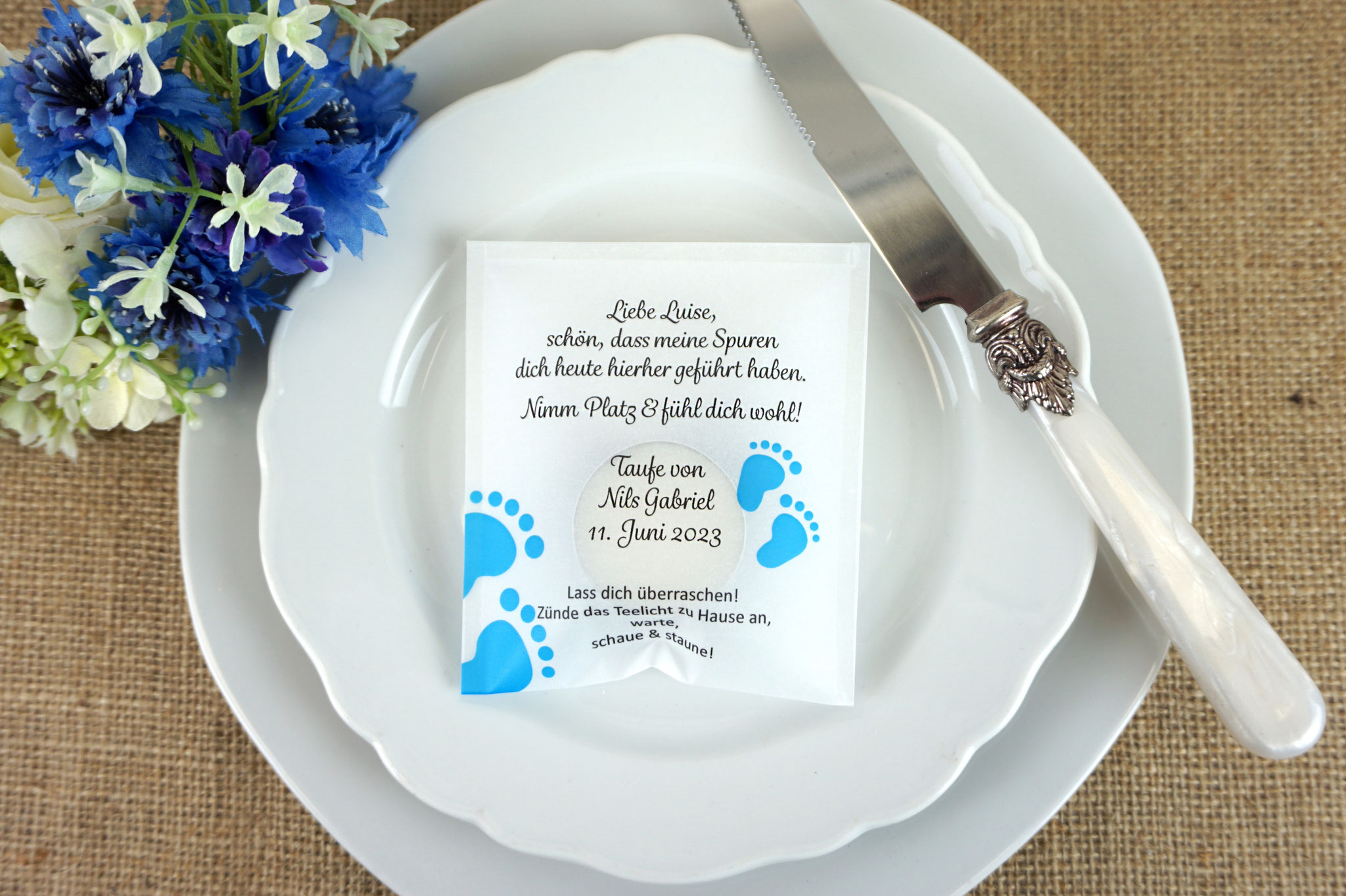 Lichtbotschaft Design "Foot groß," Blau, Schrift Grafolita Script