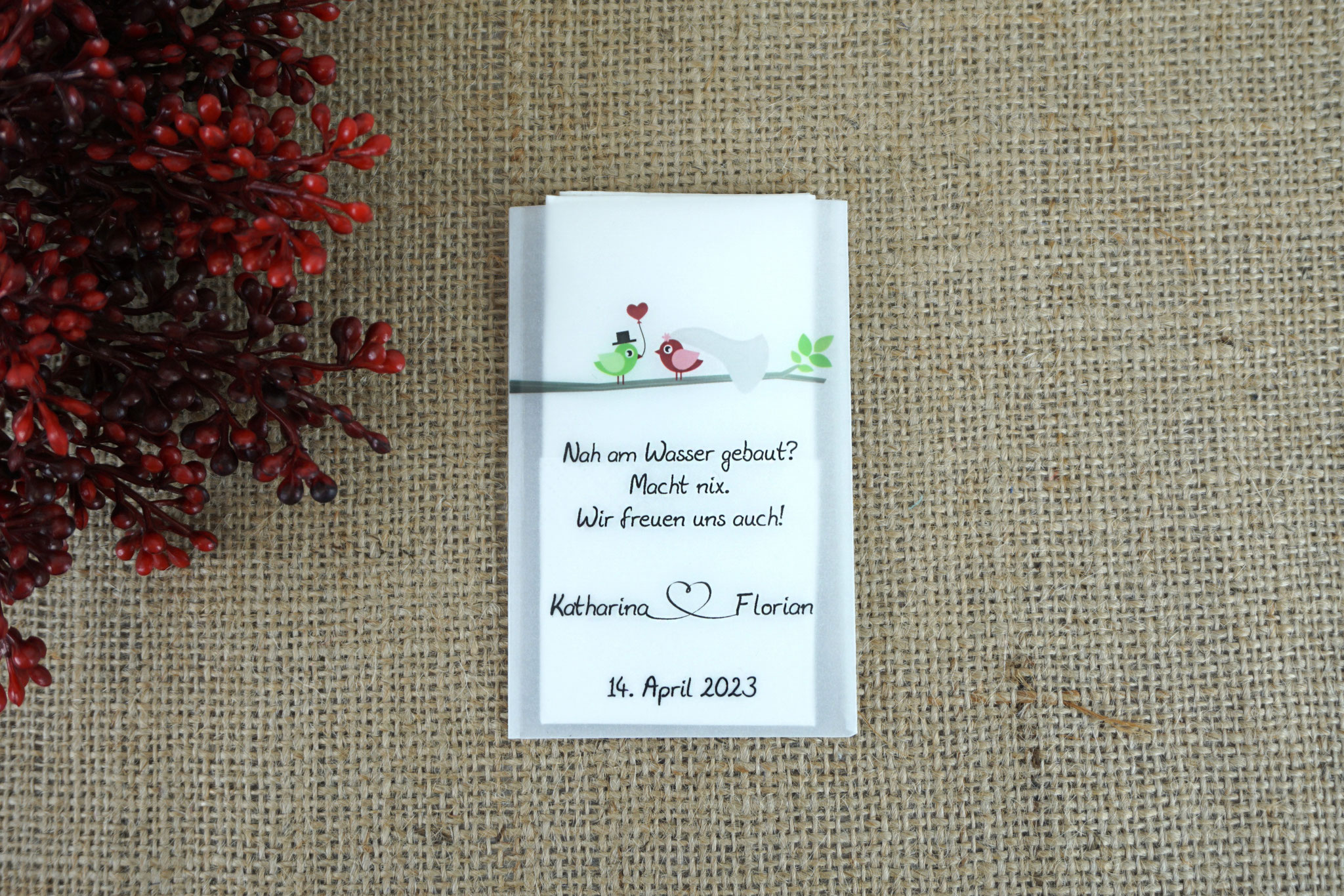 Design Hochzeitsvögel auf Ast, Farbe Bordeaux/Grün, ohne Herzrand