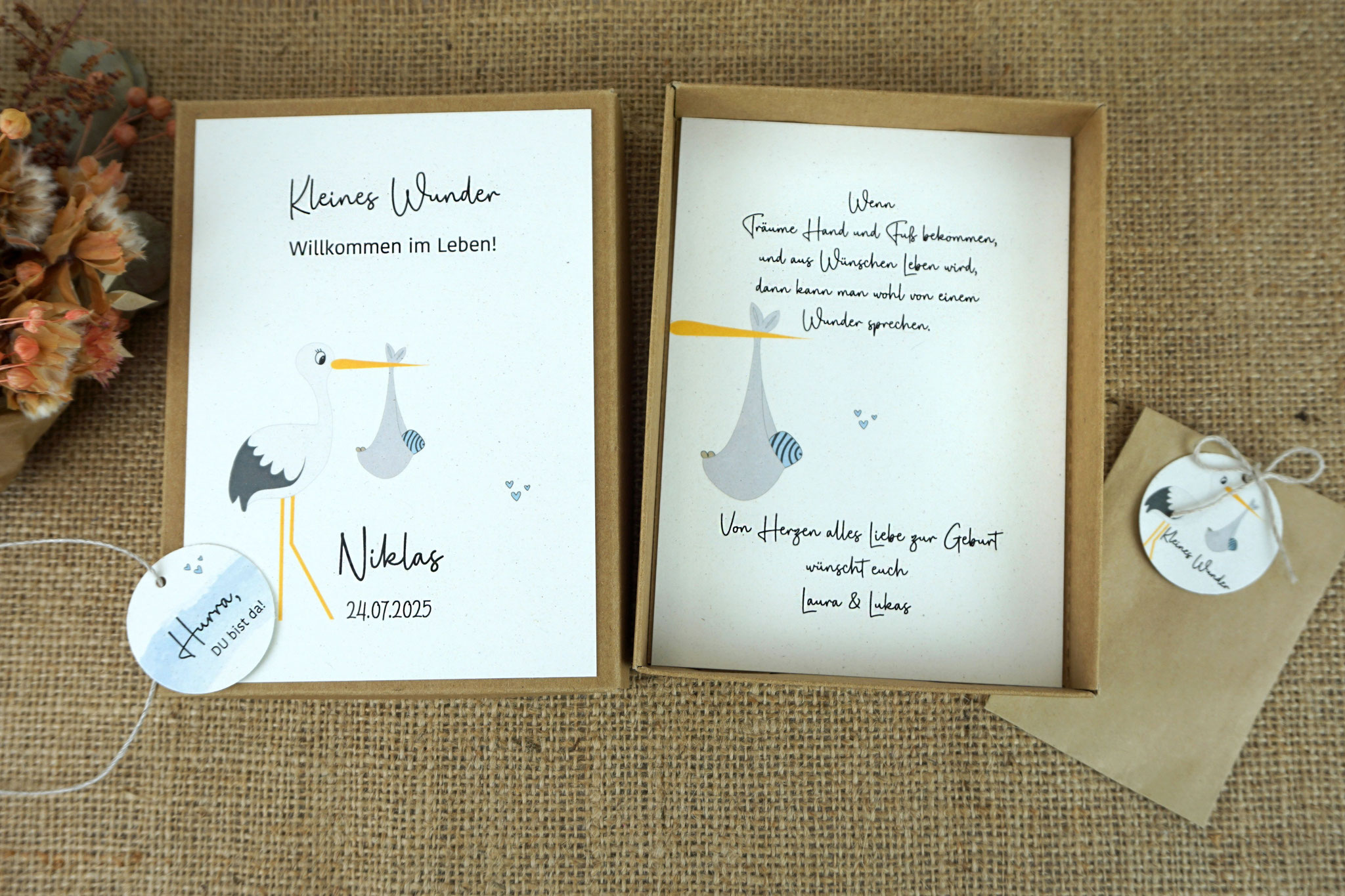 Geschenkebox zur Geburt - Design Storch, Innenansicht - Text "Kleines Wunder"