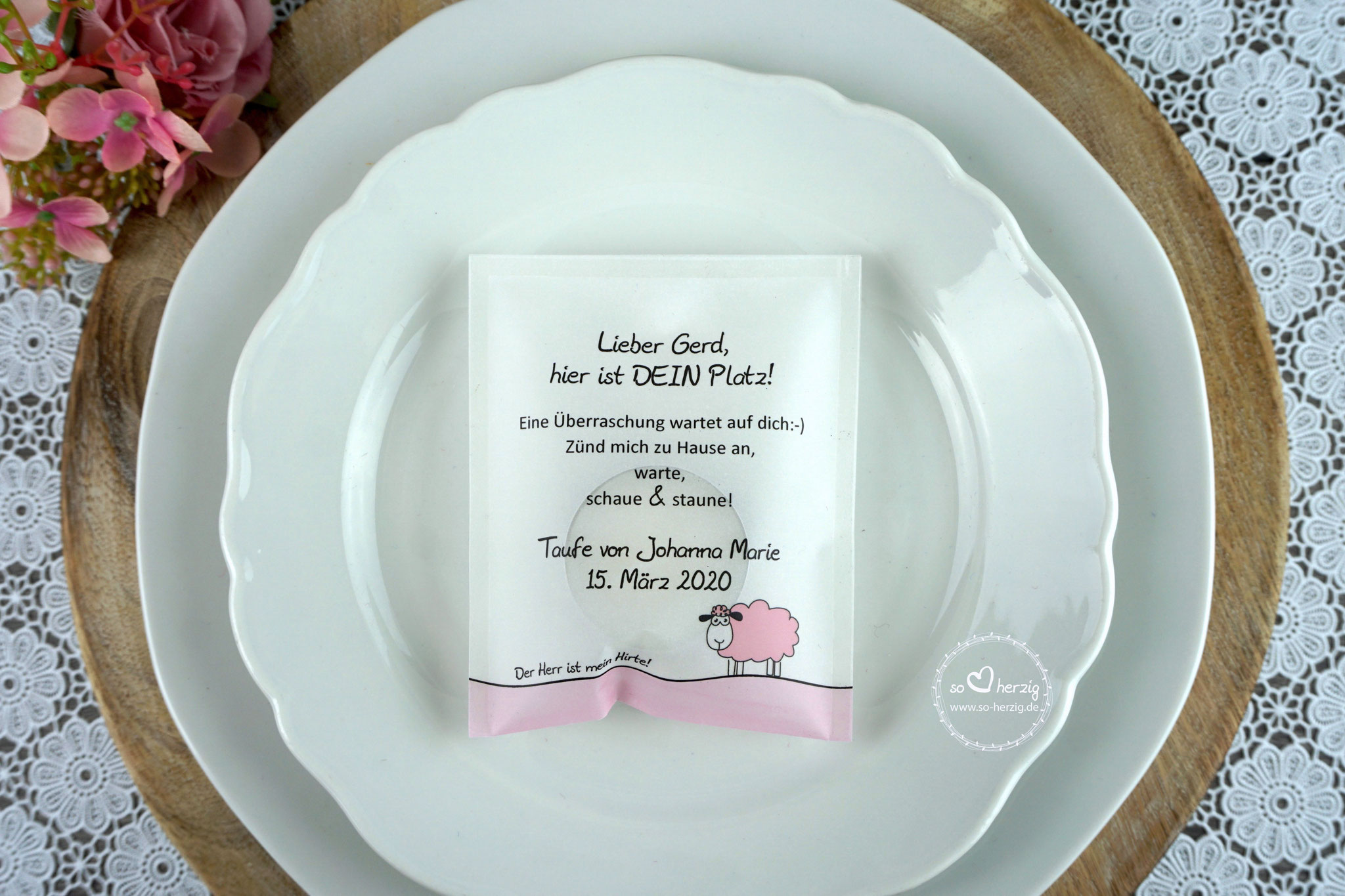 Lichtbotschaft "Verpackung als Platzkarte", Design "Schaf" Rosa, Schrift Julius B Thyssen