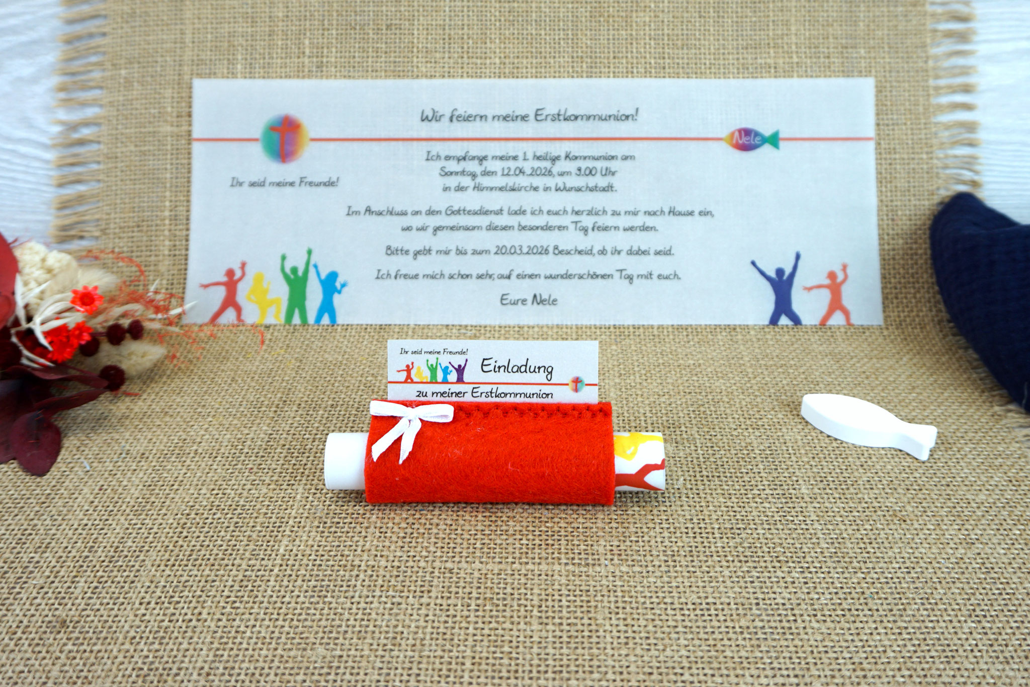 Design "Ihr seid meine Freunde!" - Regenbogenfarben - Filz Rot - mit Schleife
