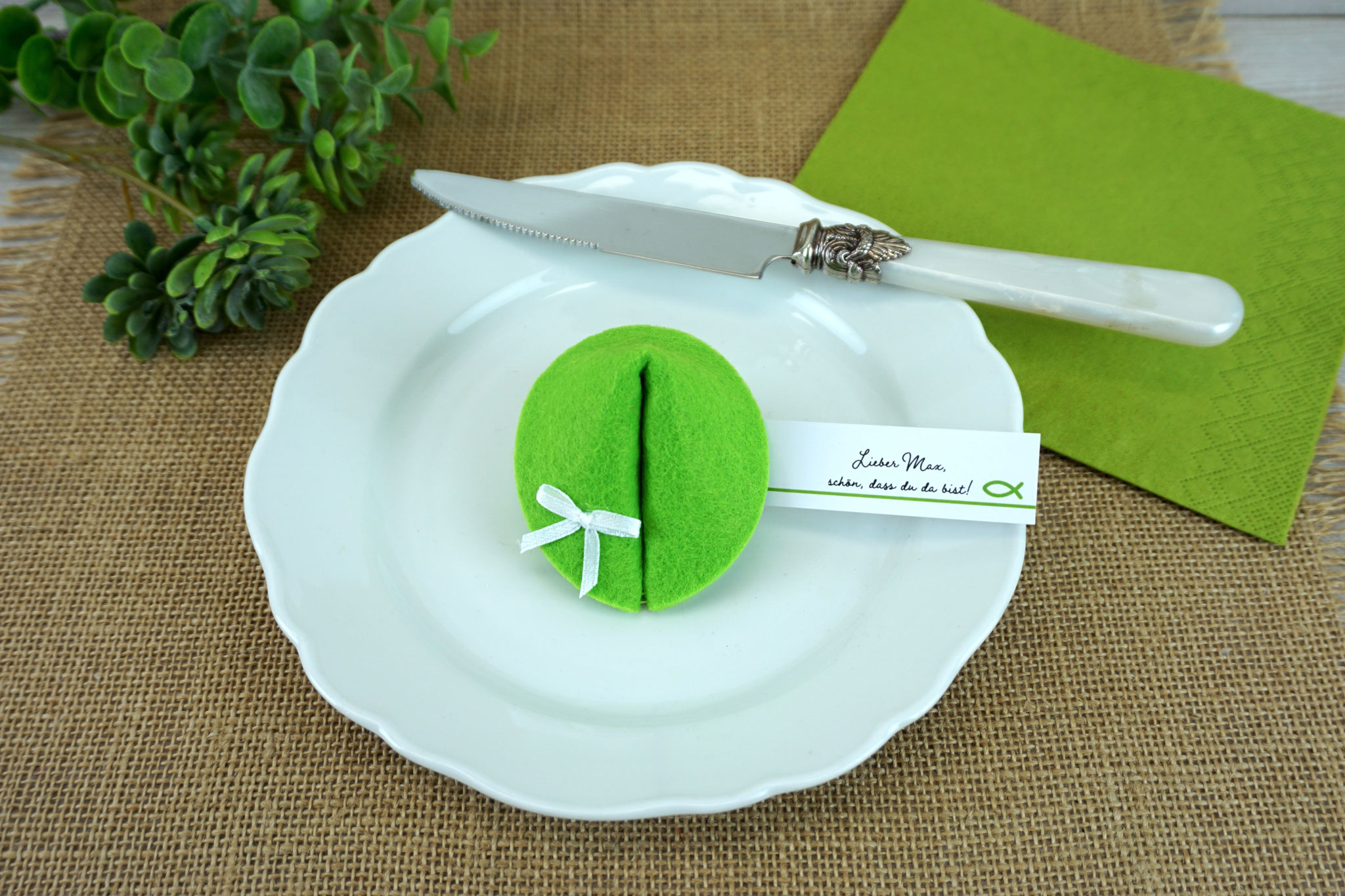 Filzkeks klein Apfelgrün, Fähnchen Design Fisch Silhouette