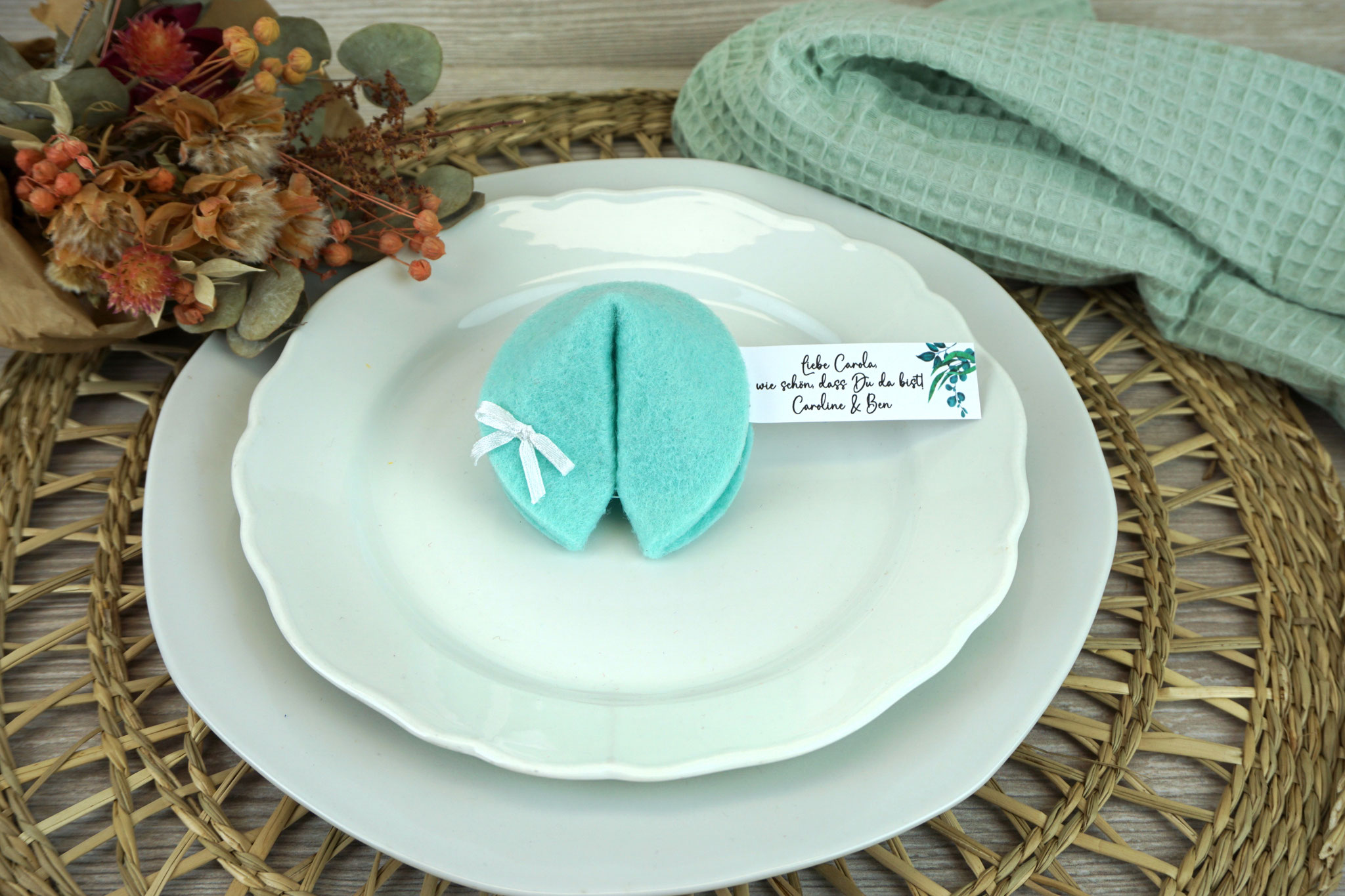 Filzkeks klein - Farbe Mint hell - Fähnchen Design Eukalyptus-Liebe