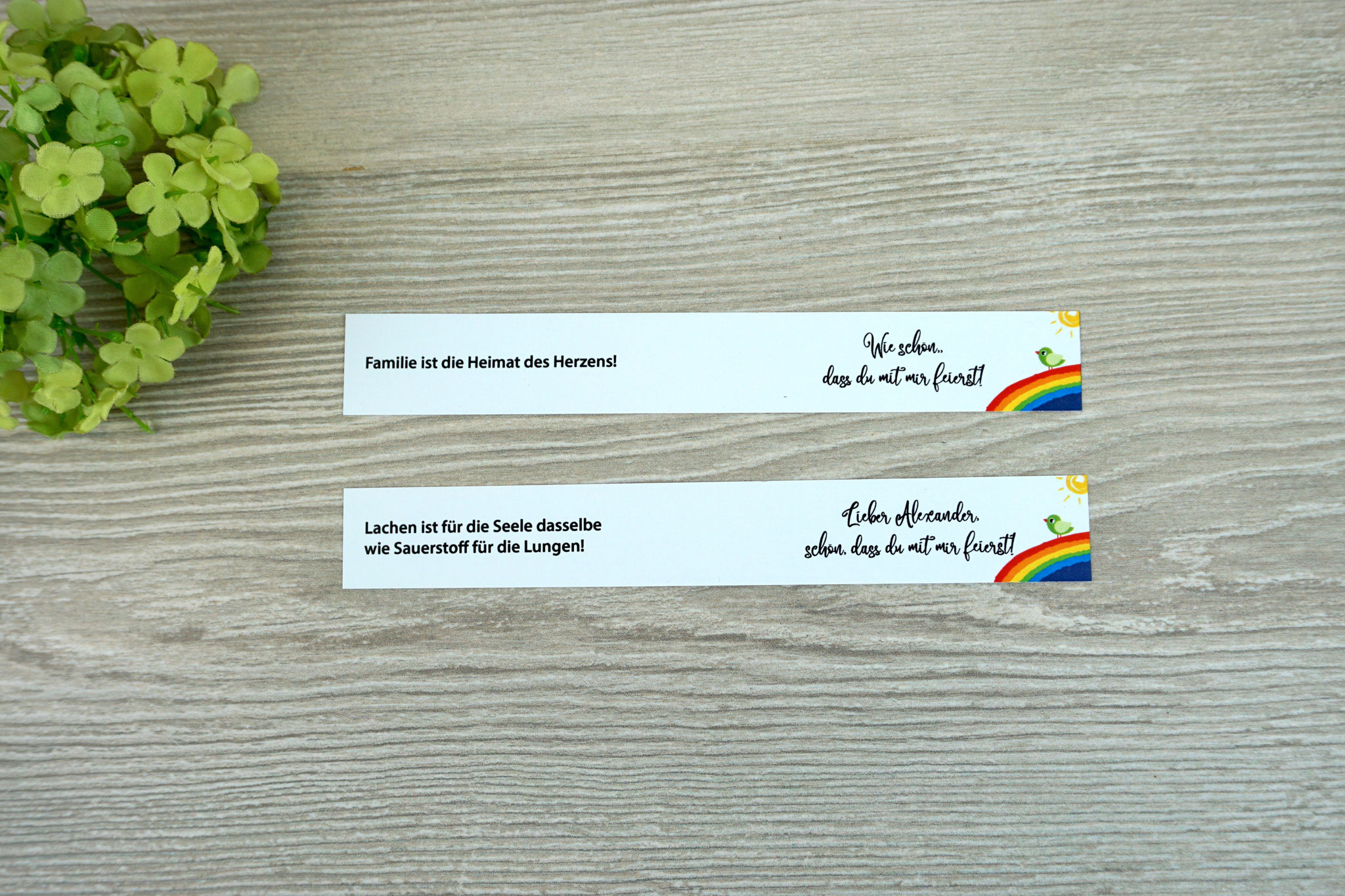 Fähnchen Design Regenbogen, die als Platzkarten benutzt werden können
