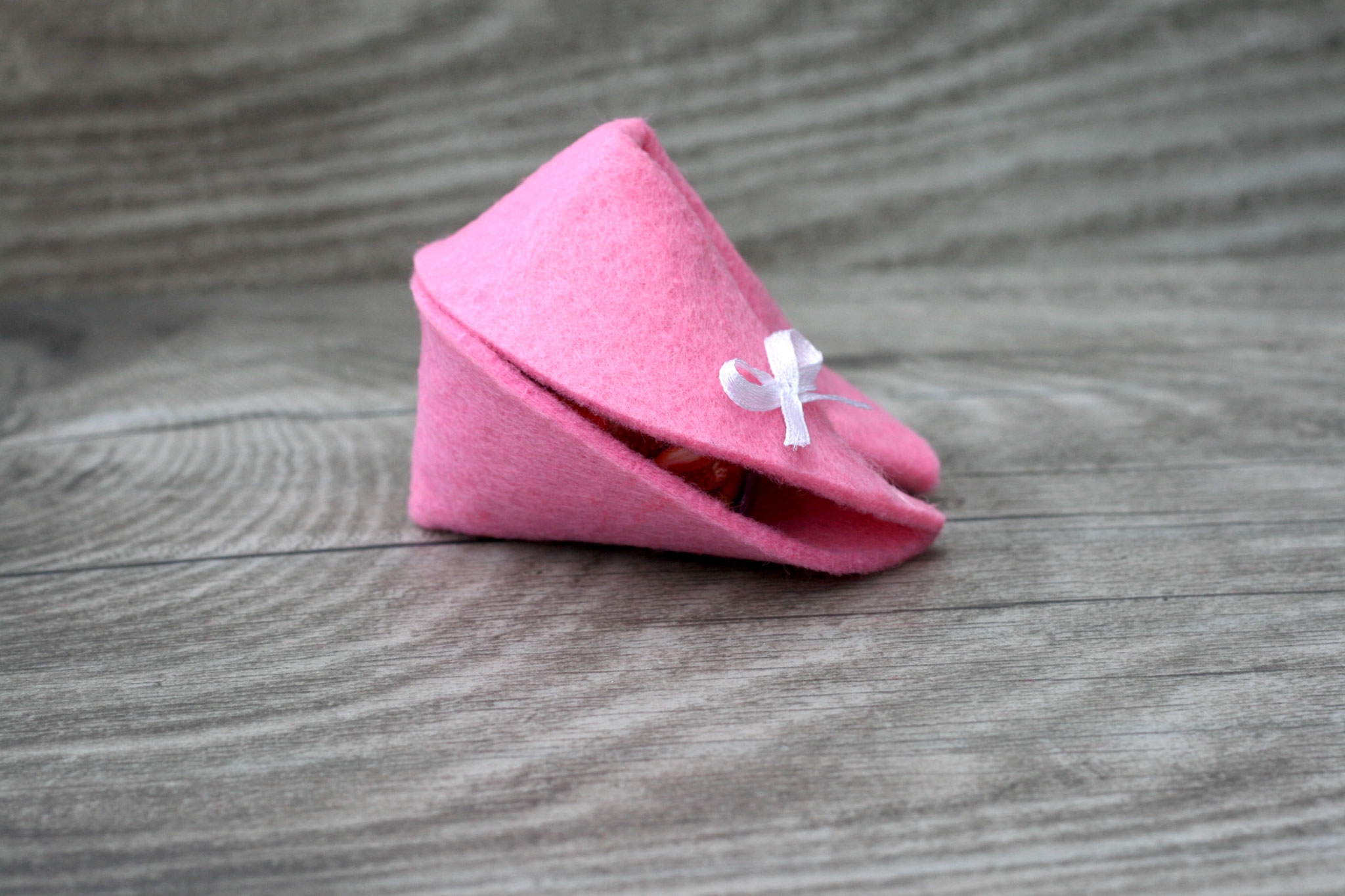 Filzkeks groß 7,2 cm, geschlossen