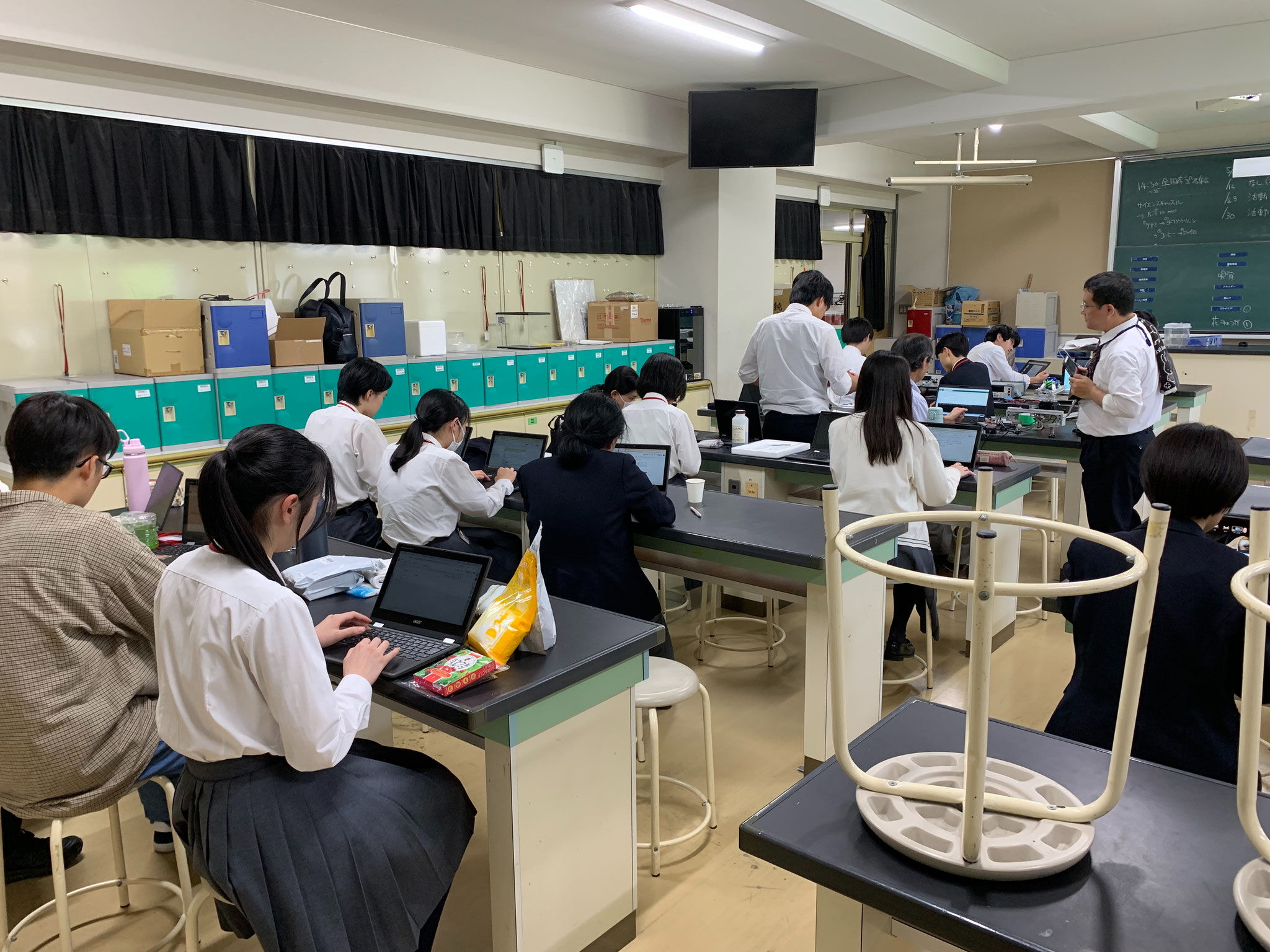 学会に向けての準備をする生徒も！！
