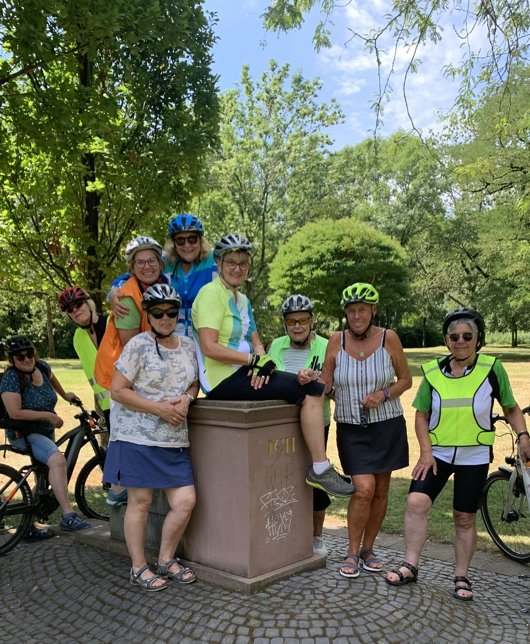 Heiße Reifen bei der GrünGürtel Radrundtour 2025 der BEWEGTEN LANDFRAUEN des Bezirksvereins.