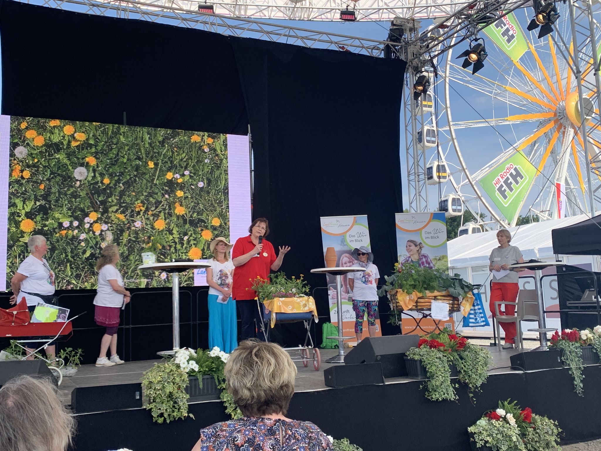 18.06. Der Landfrauenverband stellt sich auf der Hessenbühne vor. Mit dabei ist unsere Gartenfachfrau Inge Schomber.