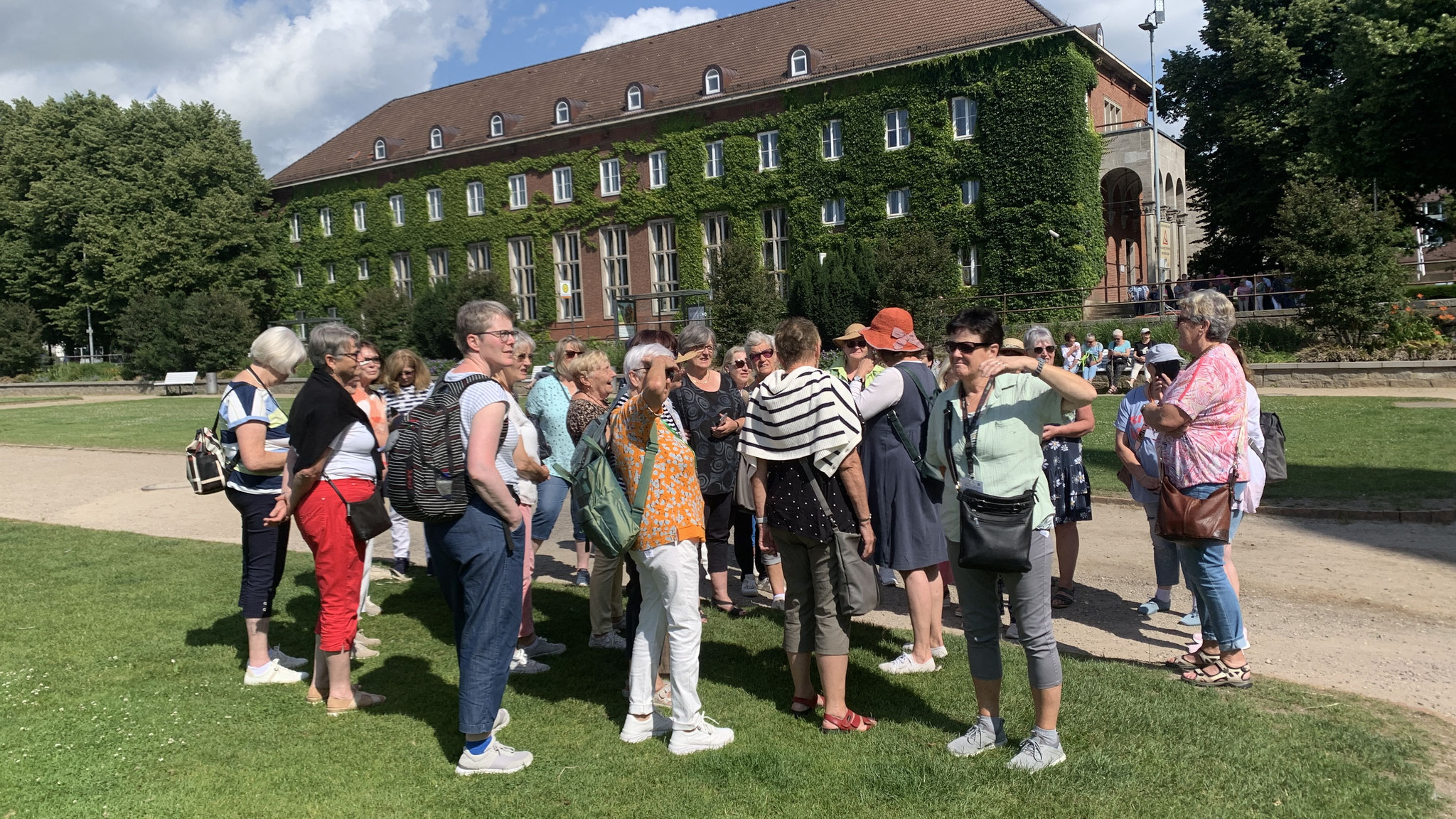 Lübeck hautnah. Die Damen tauchen in die Stadtgeschichte ein.