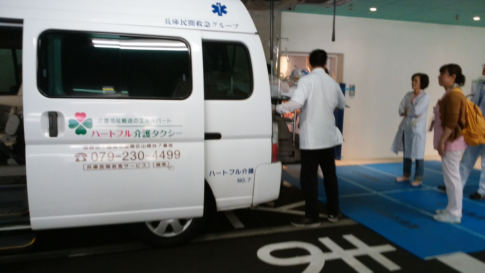 新病院へ到着した弊社の搬送車