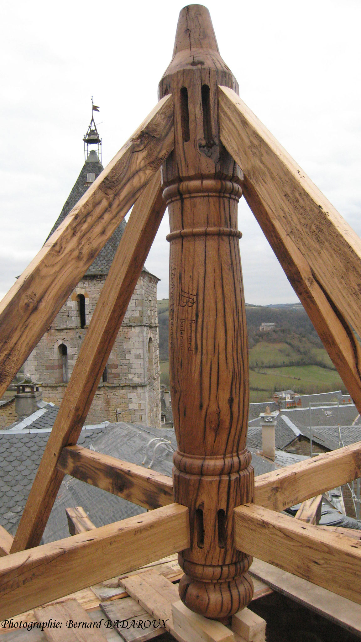 Charpente conique sur tour d'une ancienne maison