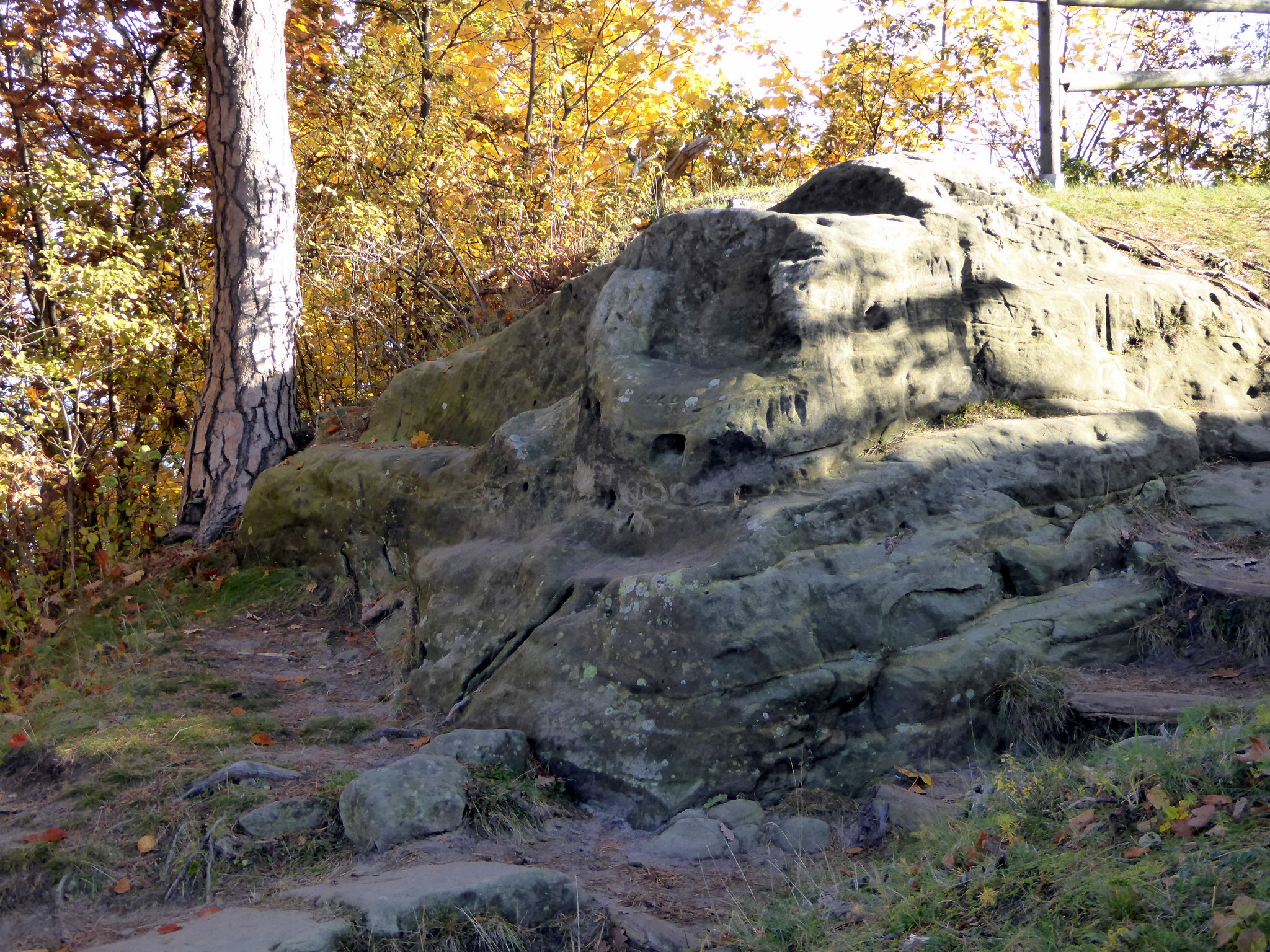 Der "steinalte" Sonnenthron