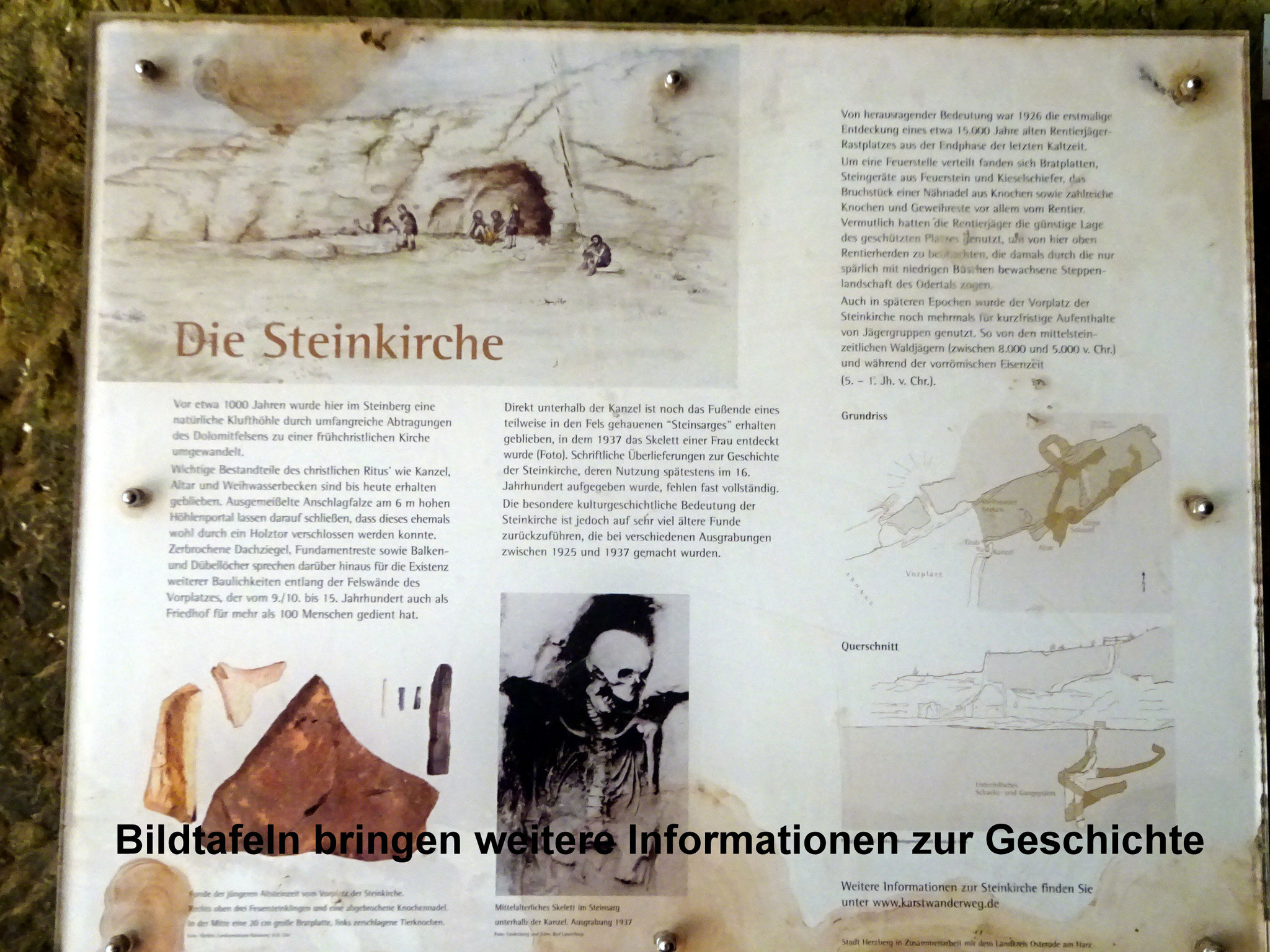 Die Informationstafeln an der Seite