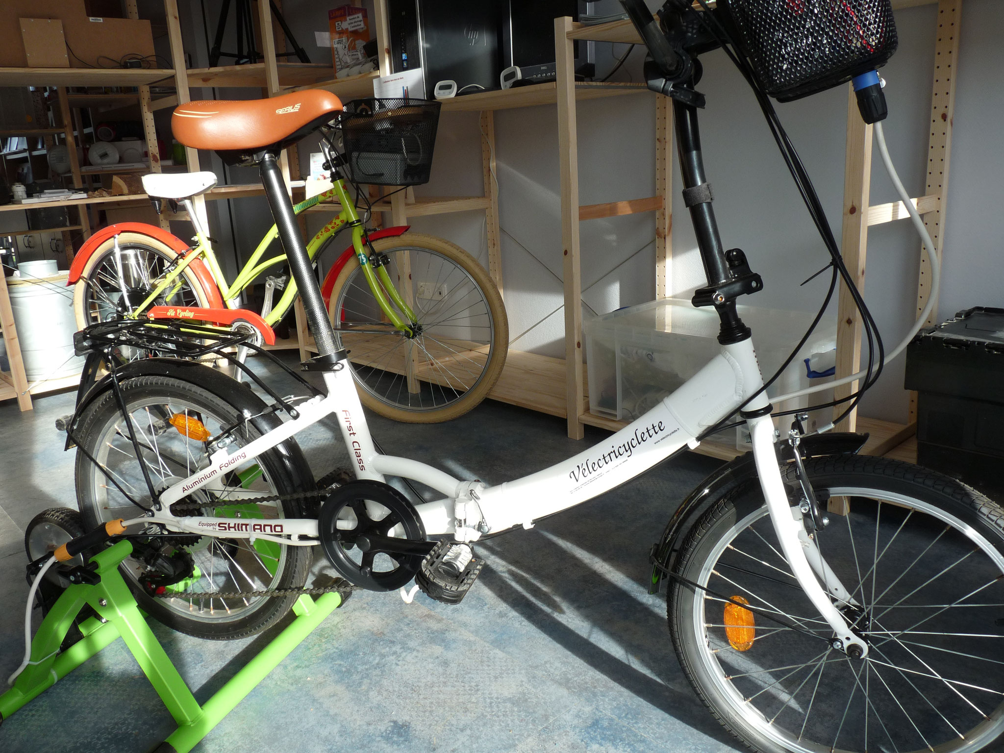 Le nouveau vélo rejoint le premier qui était déjà bien utilisé.