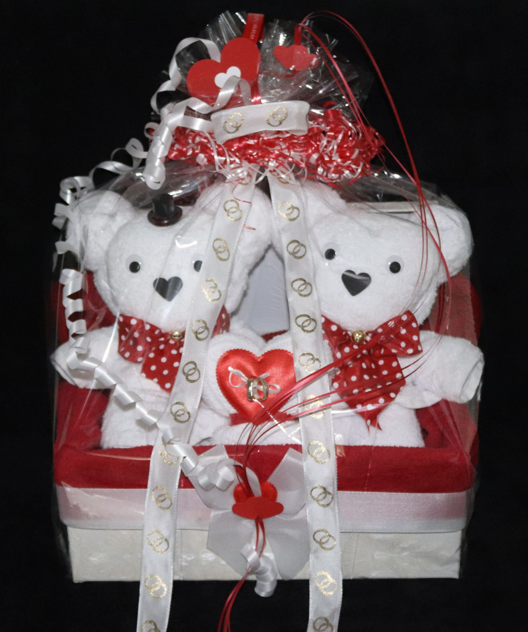 Hochzeitspaar in einer Geschenkbox, gestaltet als zwei Bären