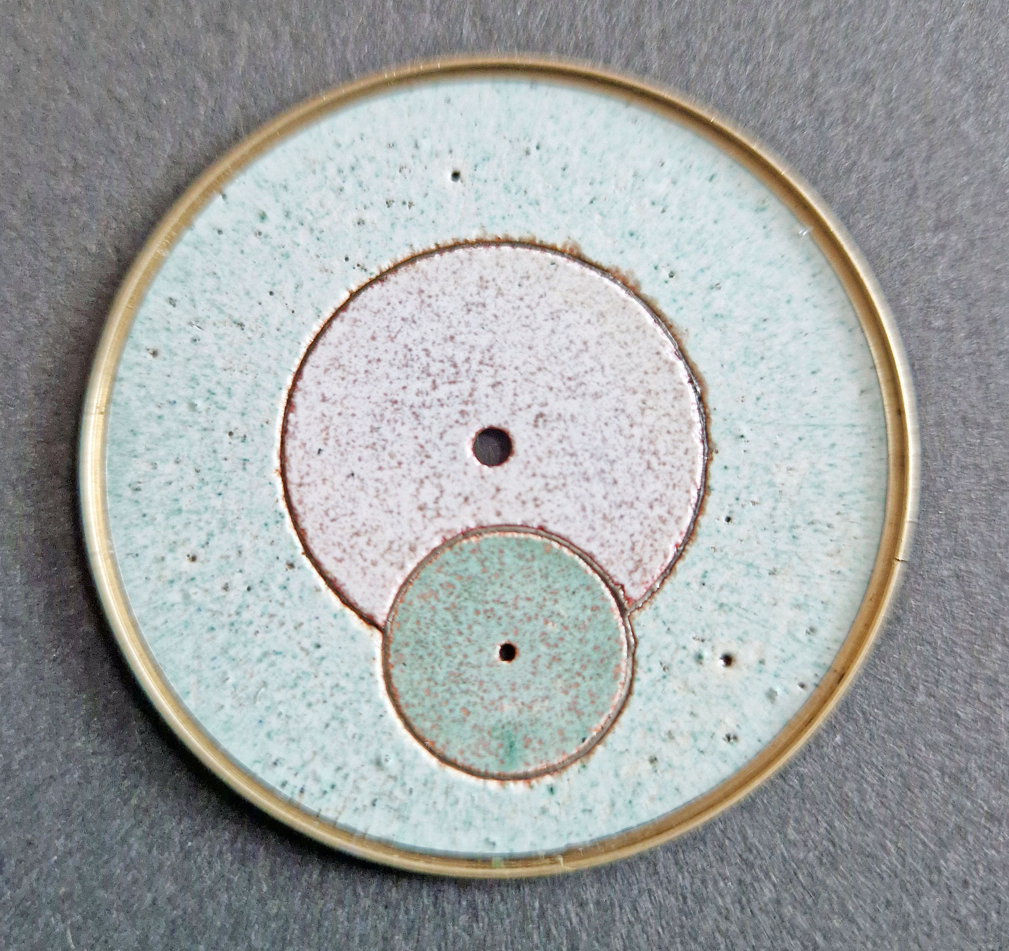 dreiteiliges Emaillezifferblatt