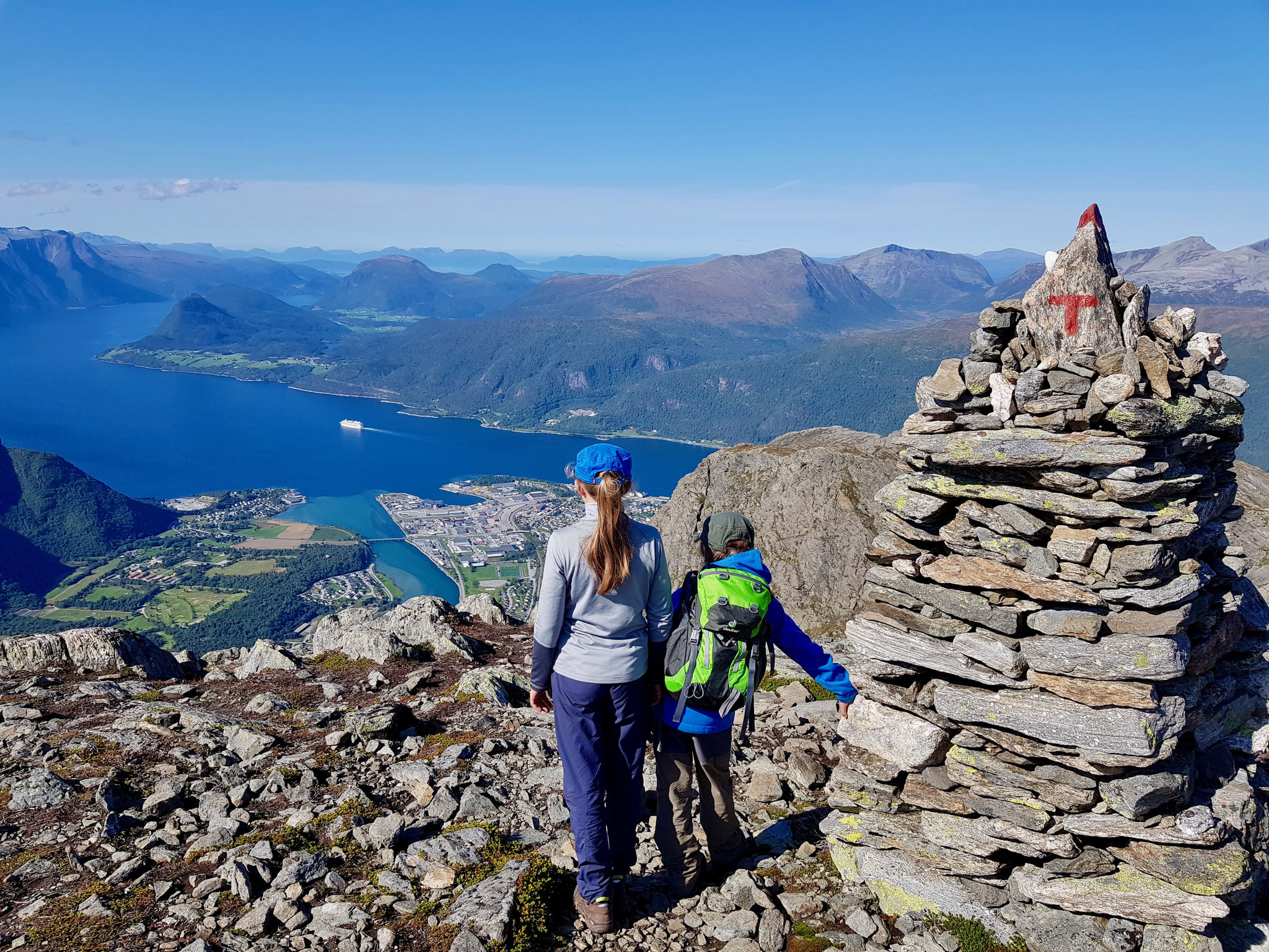 Was für ein Ausblick auf das Fjord und Åndalsnes.