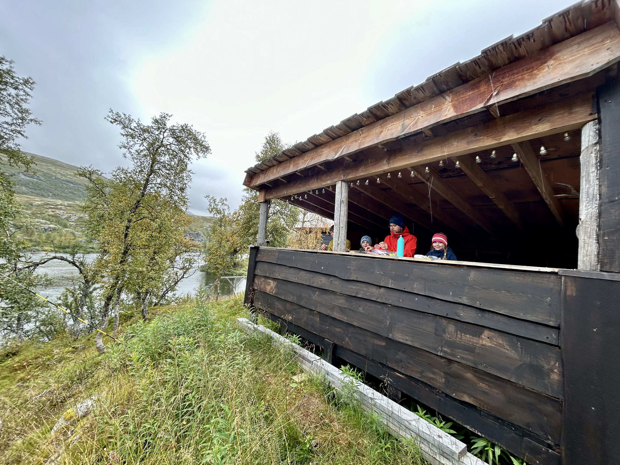 Mittagessen an der Vivelid Hütte.