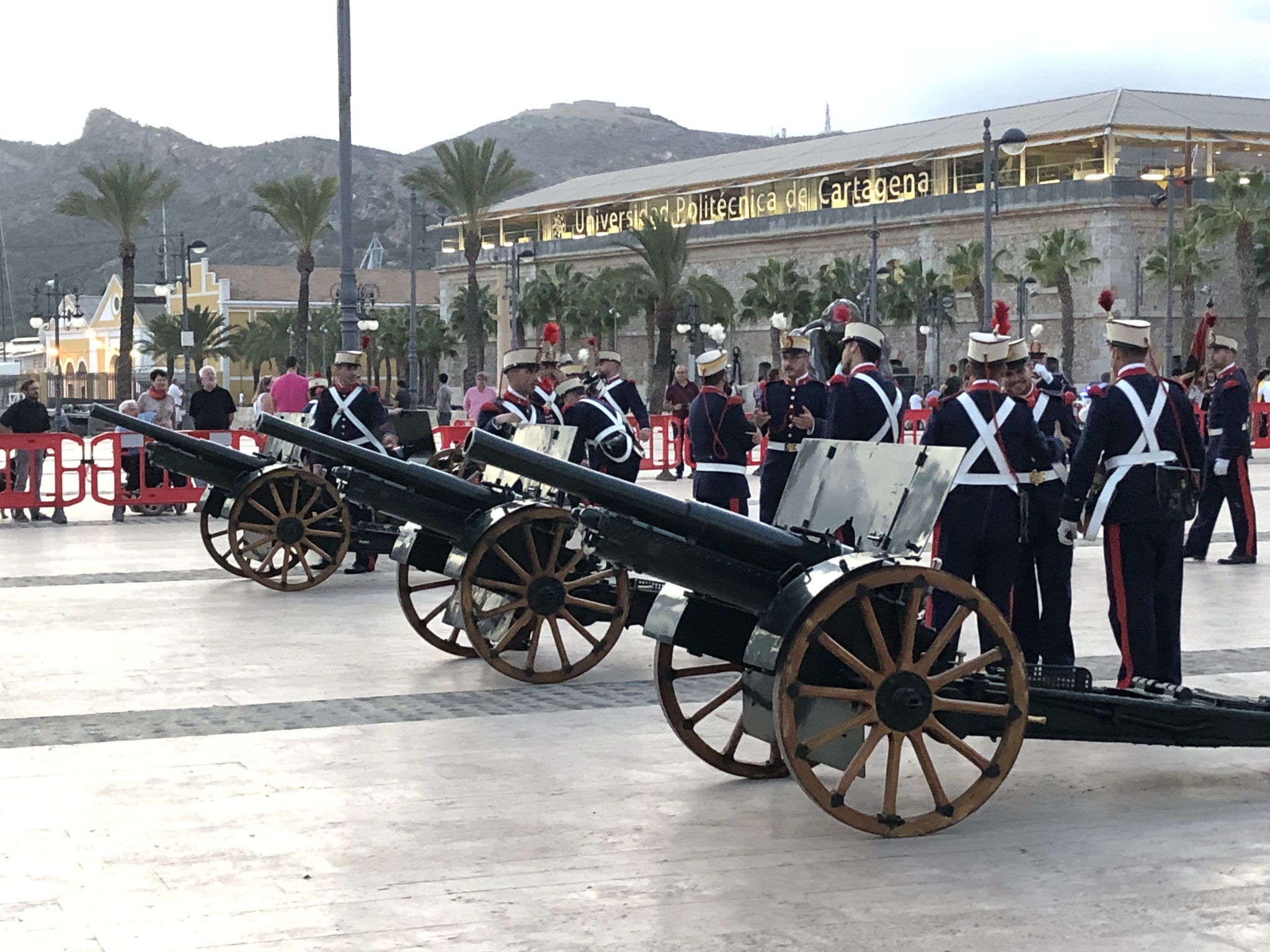 Anlässlich des Spanischen Nationalfeiertages am 12. Oktober ein paar Böllerschüsse...