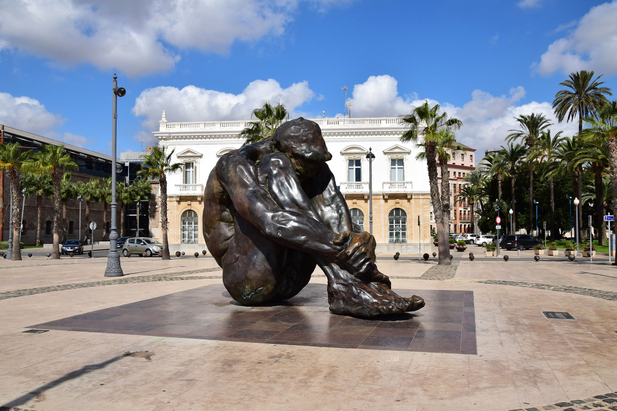 Bronzeskulptur "El Zulo" - als Hommage an die Opfer des Terrorismus