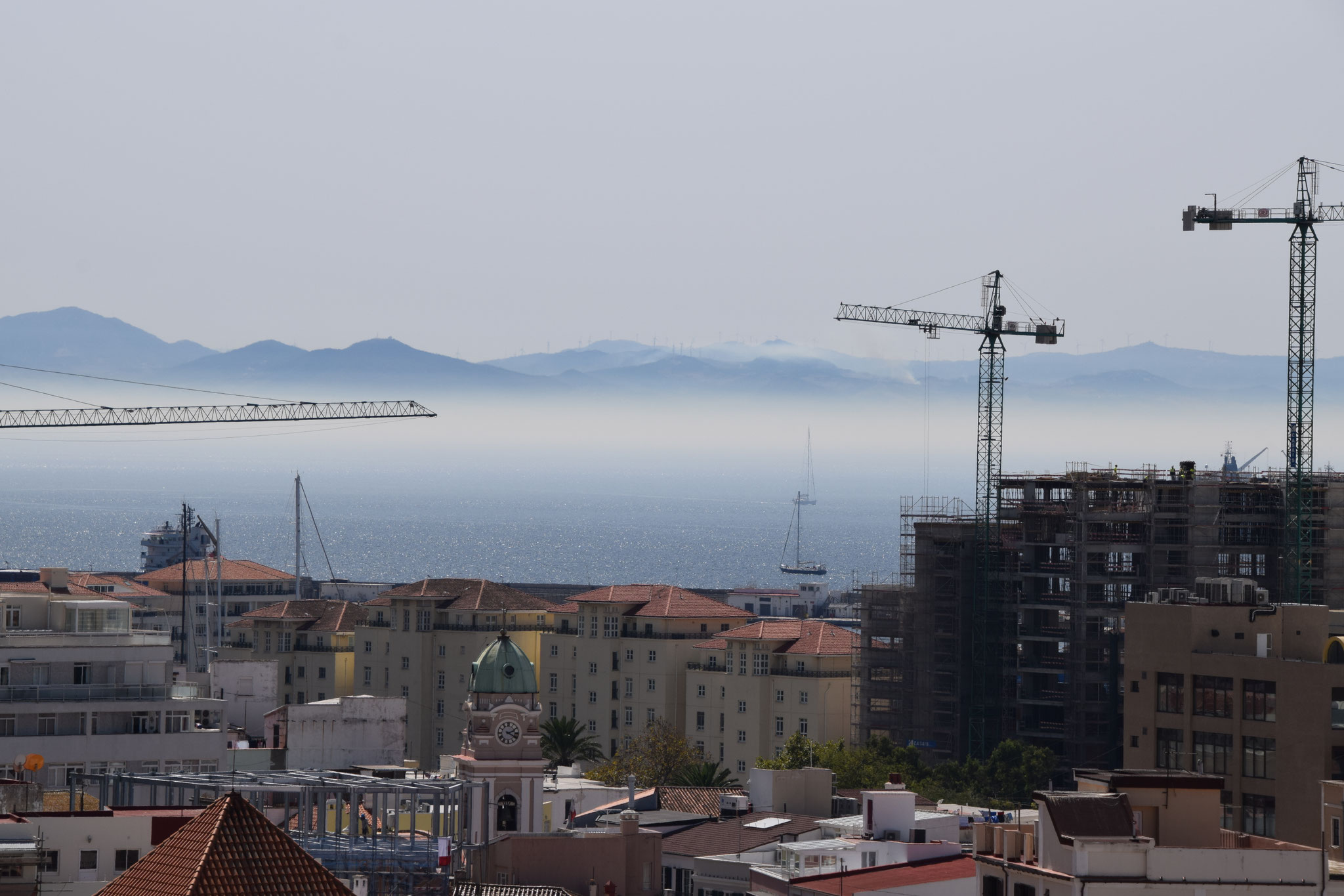 Der Blick auf die Straße von Gibraltar Richtung Marokko