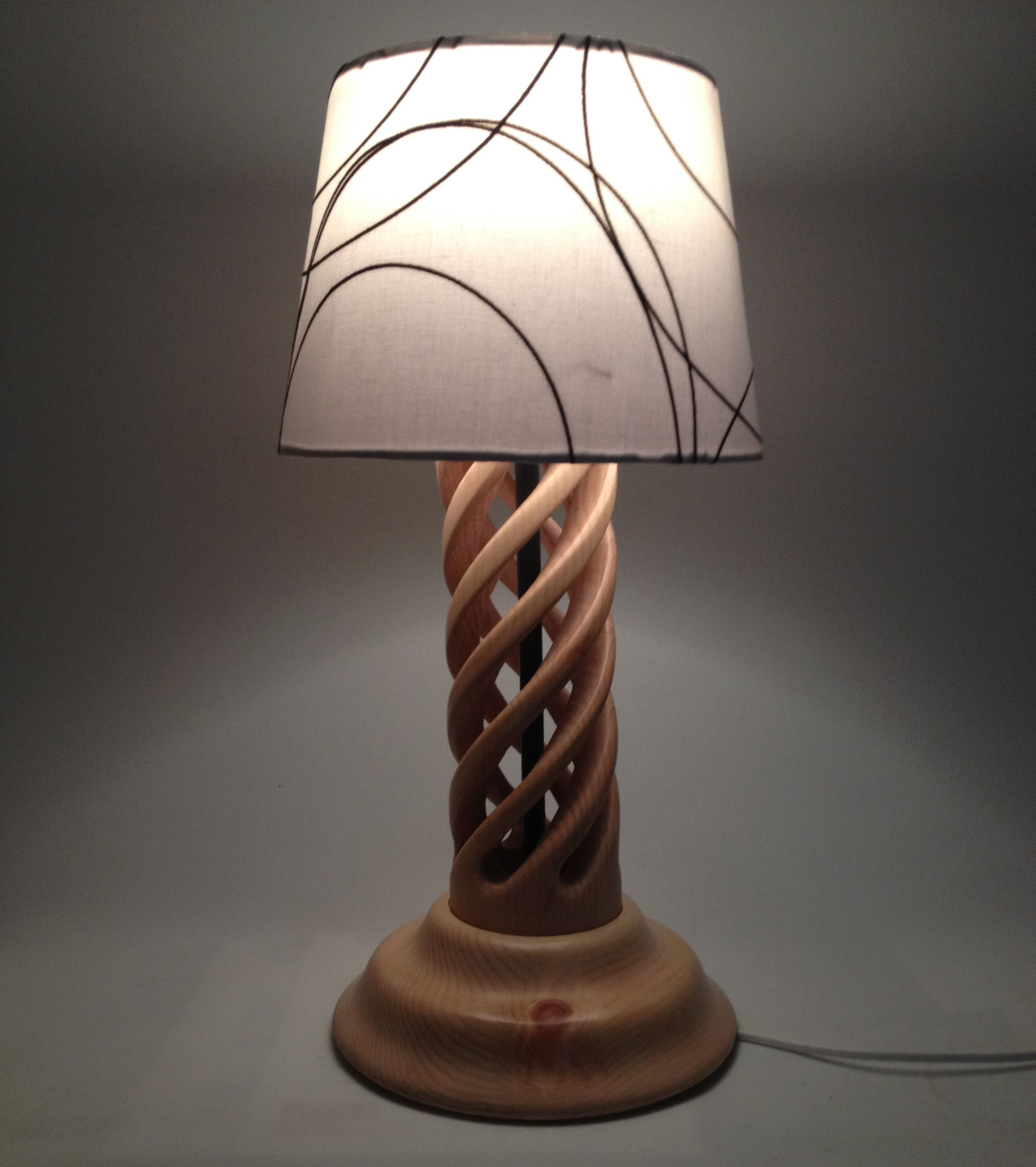Stehlampe mit gewundenem Fuß 1